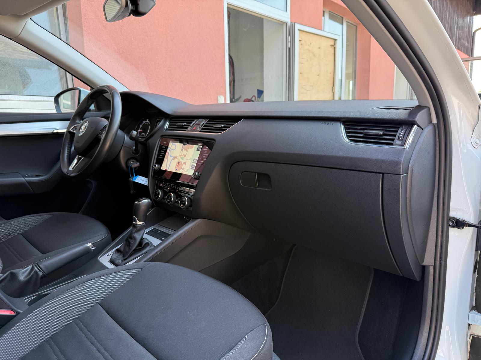 SKODA Octavia Combi 1.4 TSI G-tec Ambition CNG DSG / MFK 08.2026 DSG-image-7