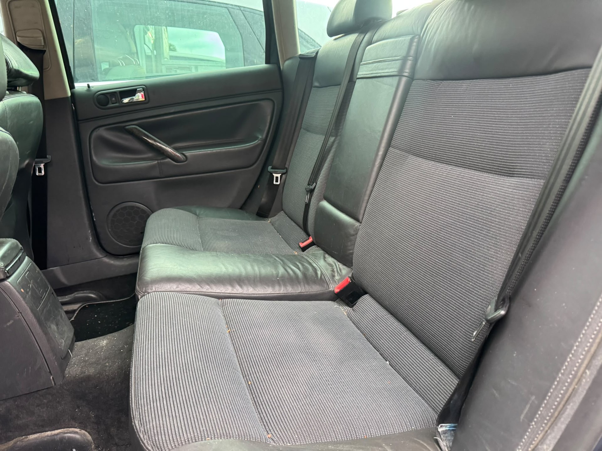 VW Passat Variant 1.9 TDI 4Motion Highline-image-13