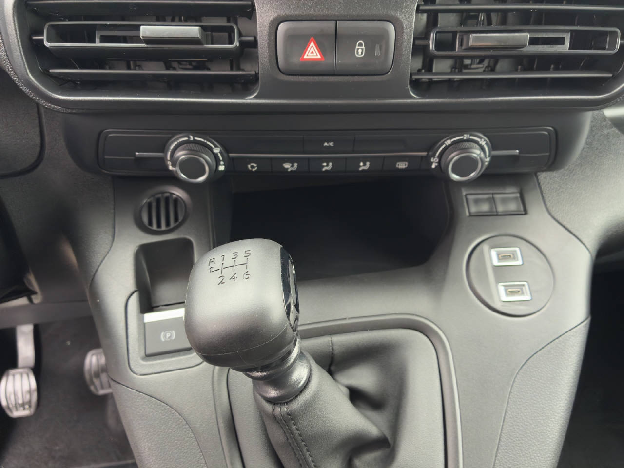 PEUGEOT Partner Kaw. 1000 Standard 1.5 BlueHDI 130 S/S-image-10