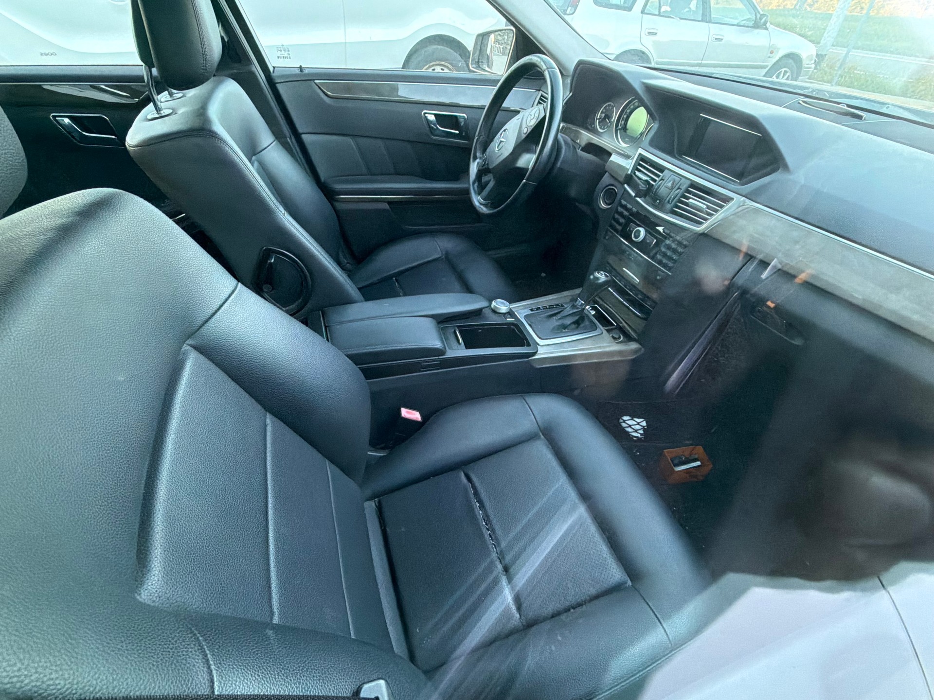 MERCEDES-BENZ E 250 CDI BlueEfficiency Avantgarde Automatic-image-7