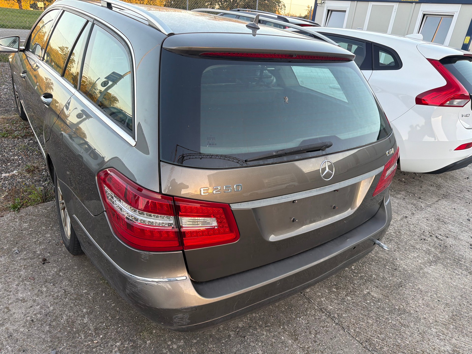 MERCEDES-BENZ E 250 CDI BlueEfficiency Avantgarde Automatic-image-2