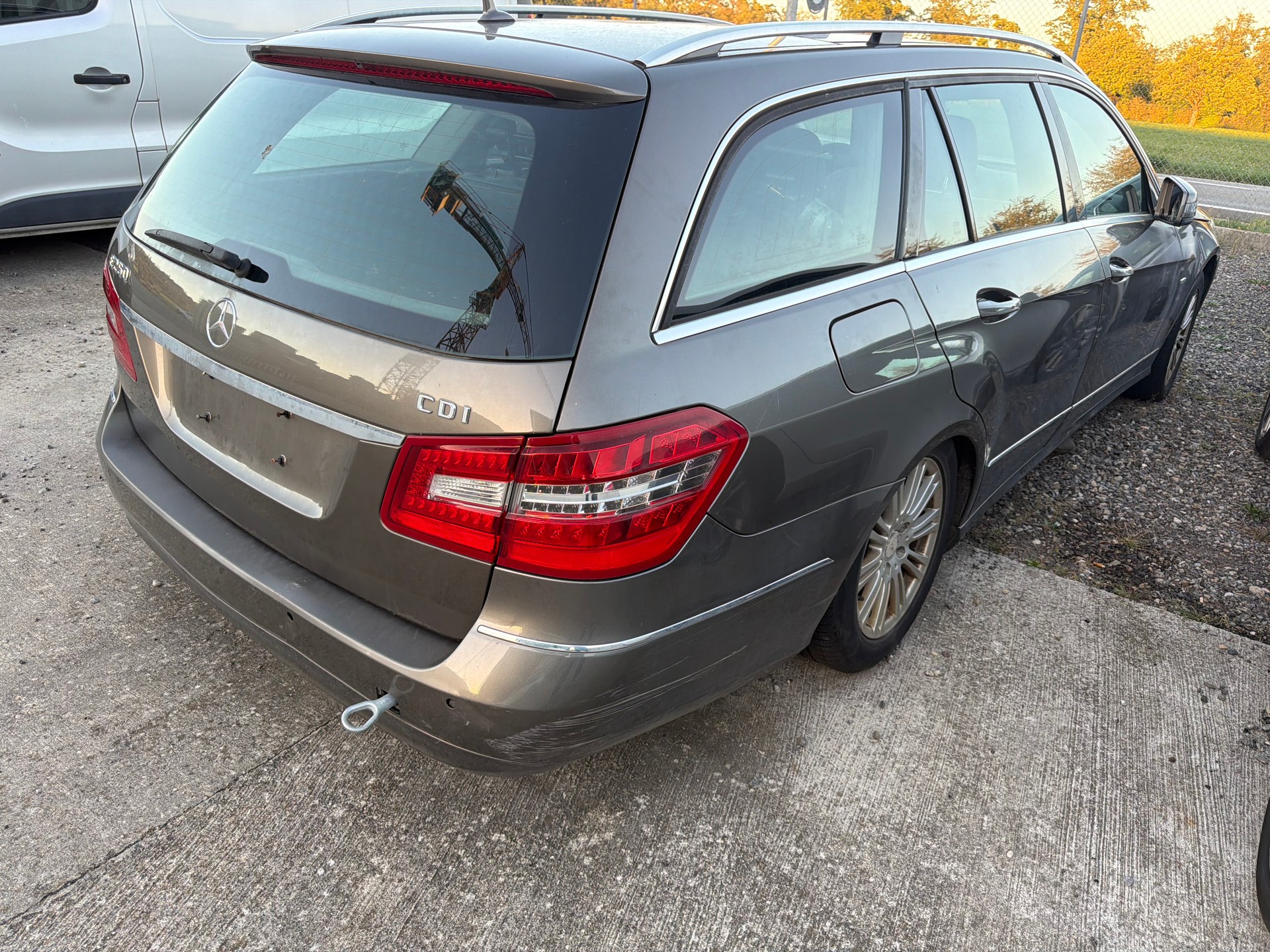 MERCEDES-BENZ E 250 CDI BlueEfficiency Avantgarde Automatic-image-4