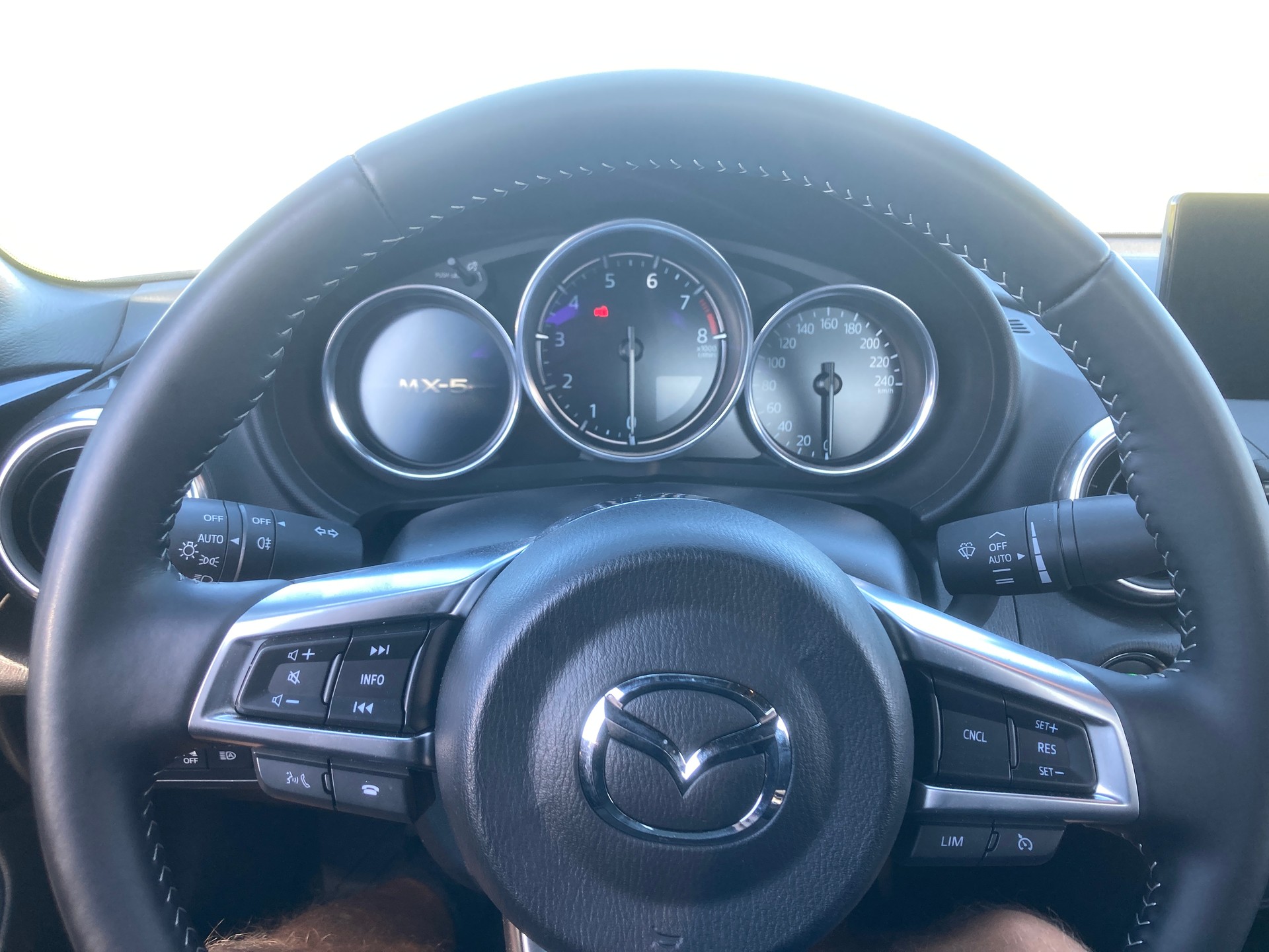 MAZDA MX-5 Skyactiv-G 132 Exclusive-line-image-11