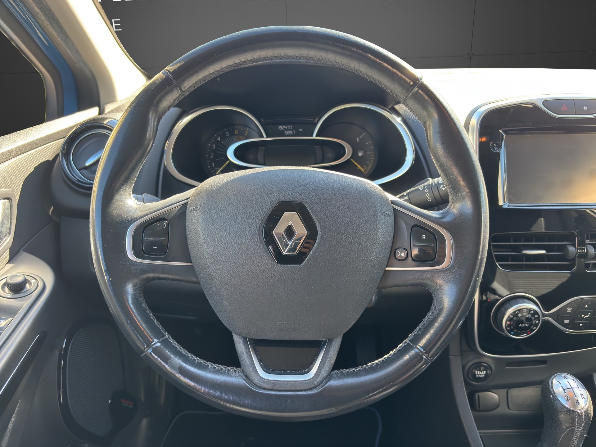 RENAULT Clio Grandtour 0.9 12V Swiss Edition-image-12