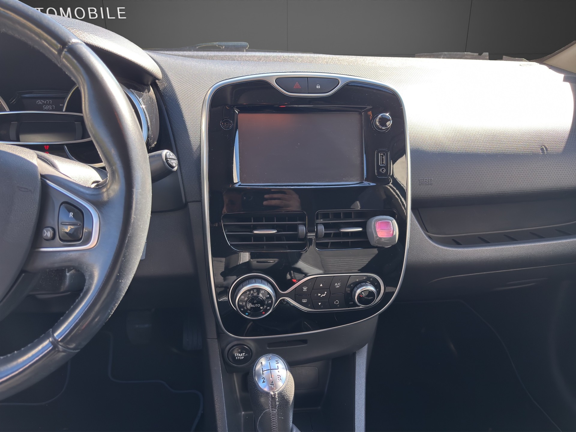 RENAULT Clio Grandtour 0.9 12V Swiss Edition-image-13