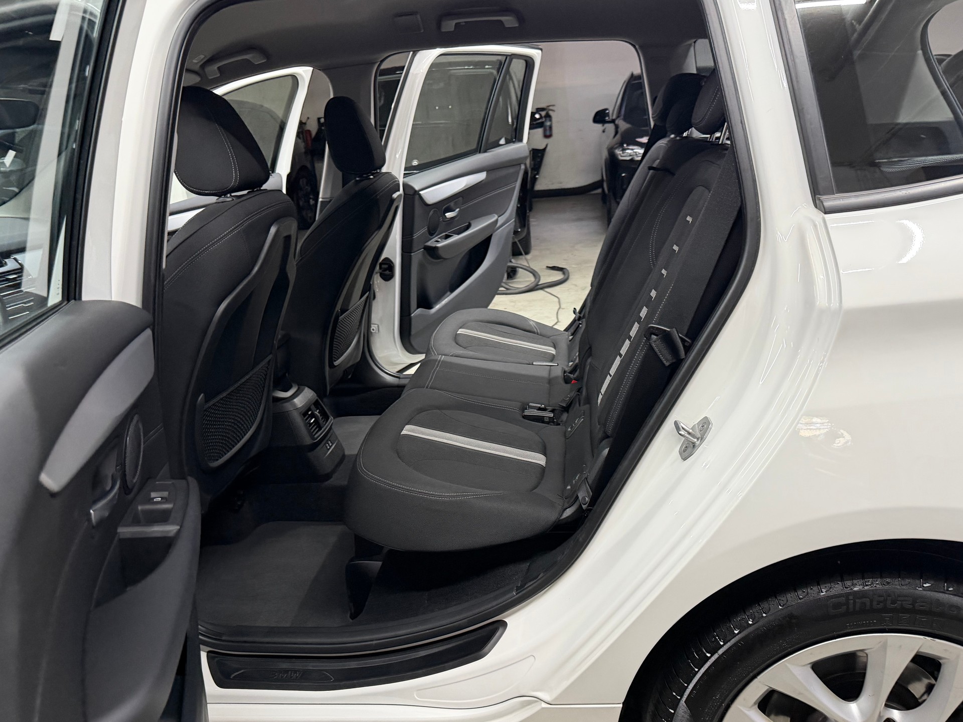 BMW 216d Gran Tourer DKG Sport Line-image-14