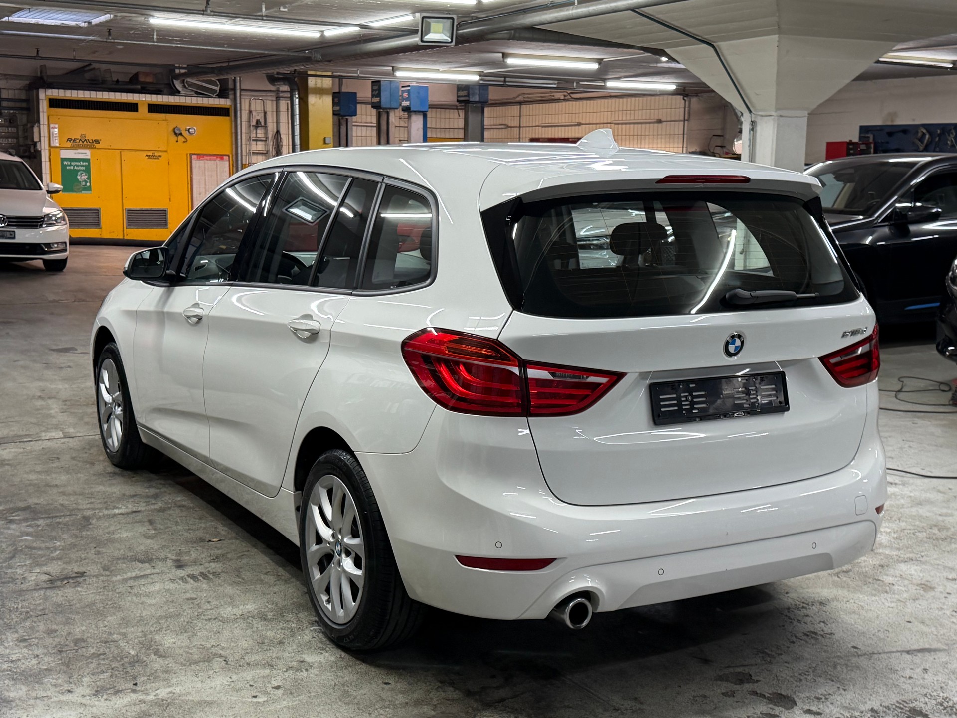 BMW 216d Gran Tourer DKG Sport Line-image-1