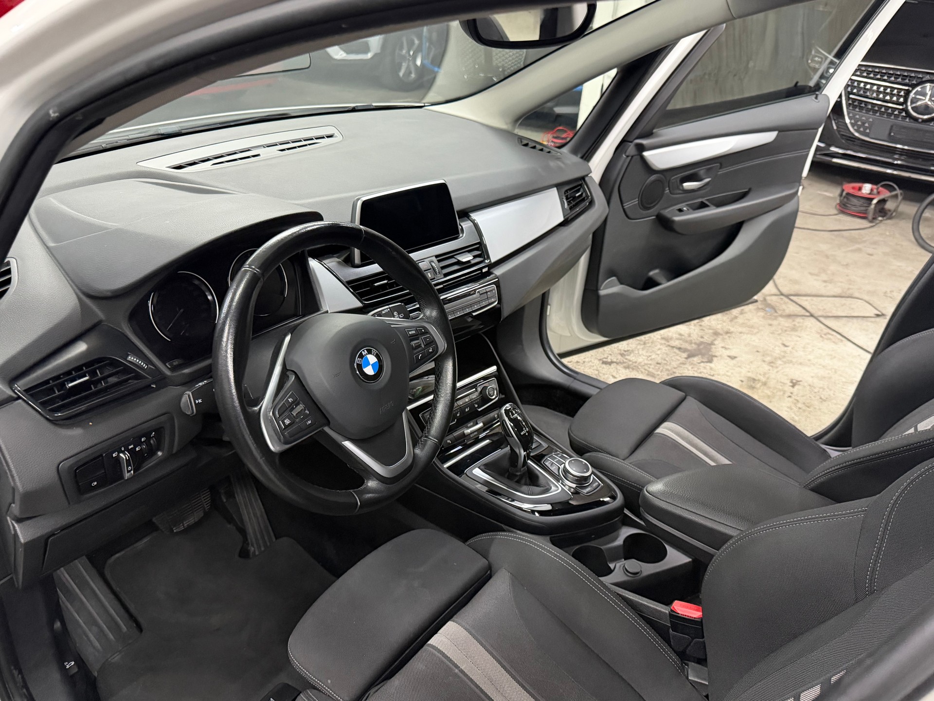 BMW 216d Gran Tourer DKG Sport Line-image-12