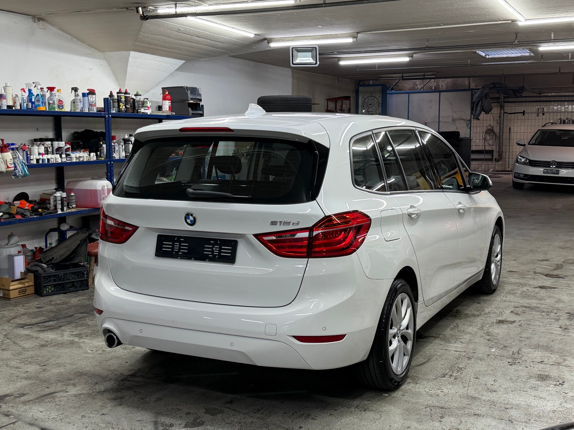 BMW 216d Gran Tourer DKG Sport Line-image-2