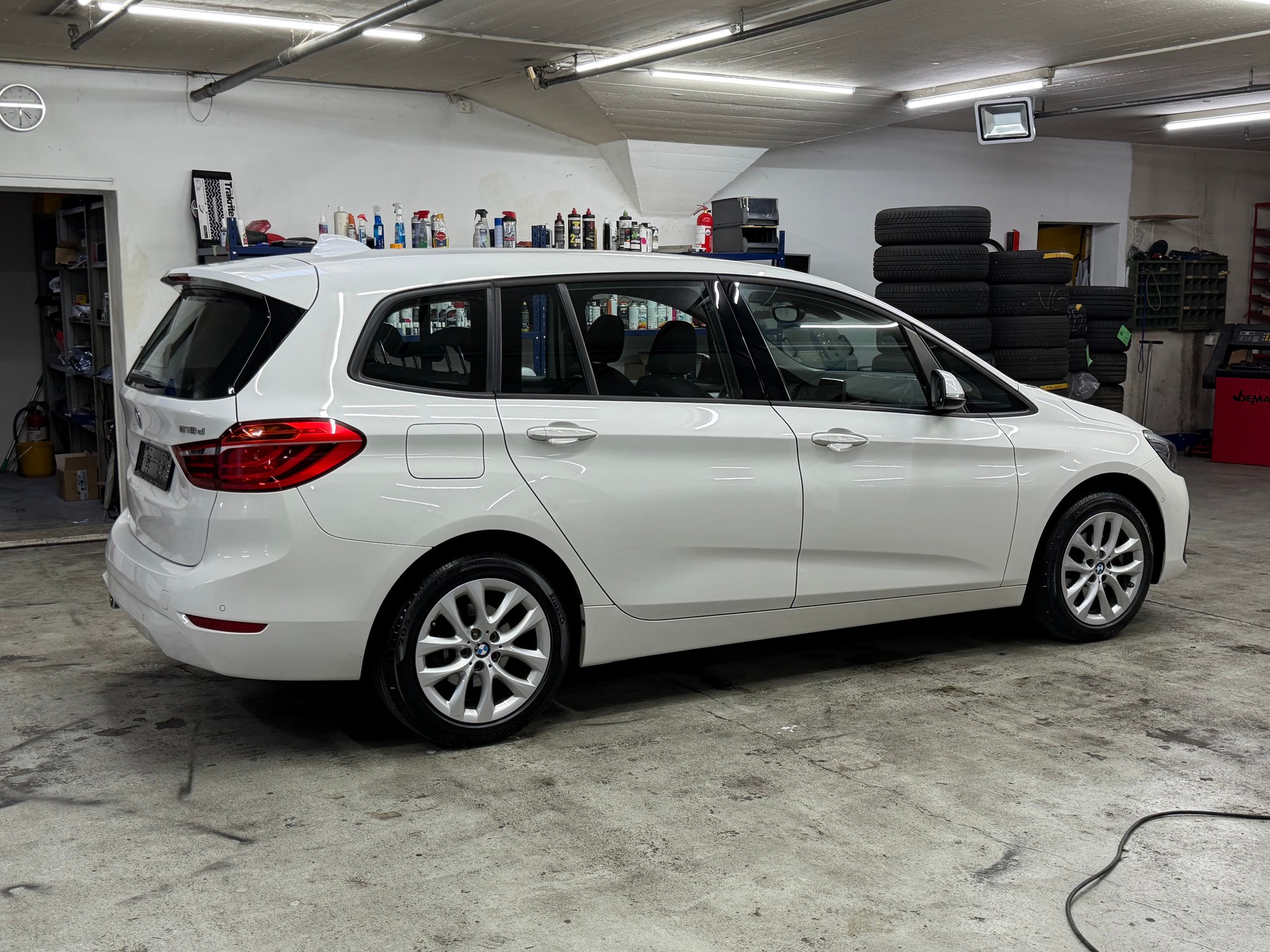 BMW 216d Gran Tourer DKG Sport Line-image-4