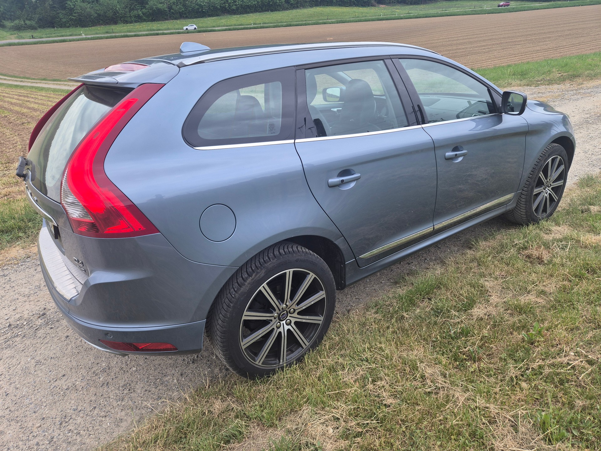 VOLVO 2.4 D4 Executive Plus AWD S/S-image-2