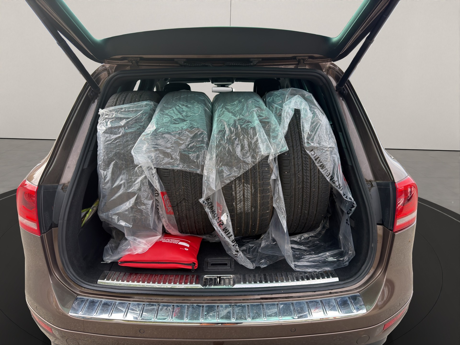 VW Touareg 3.0 TDI BlueMotion Technology Tiptronic-image-12