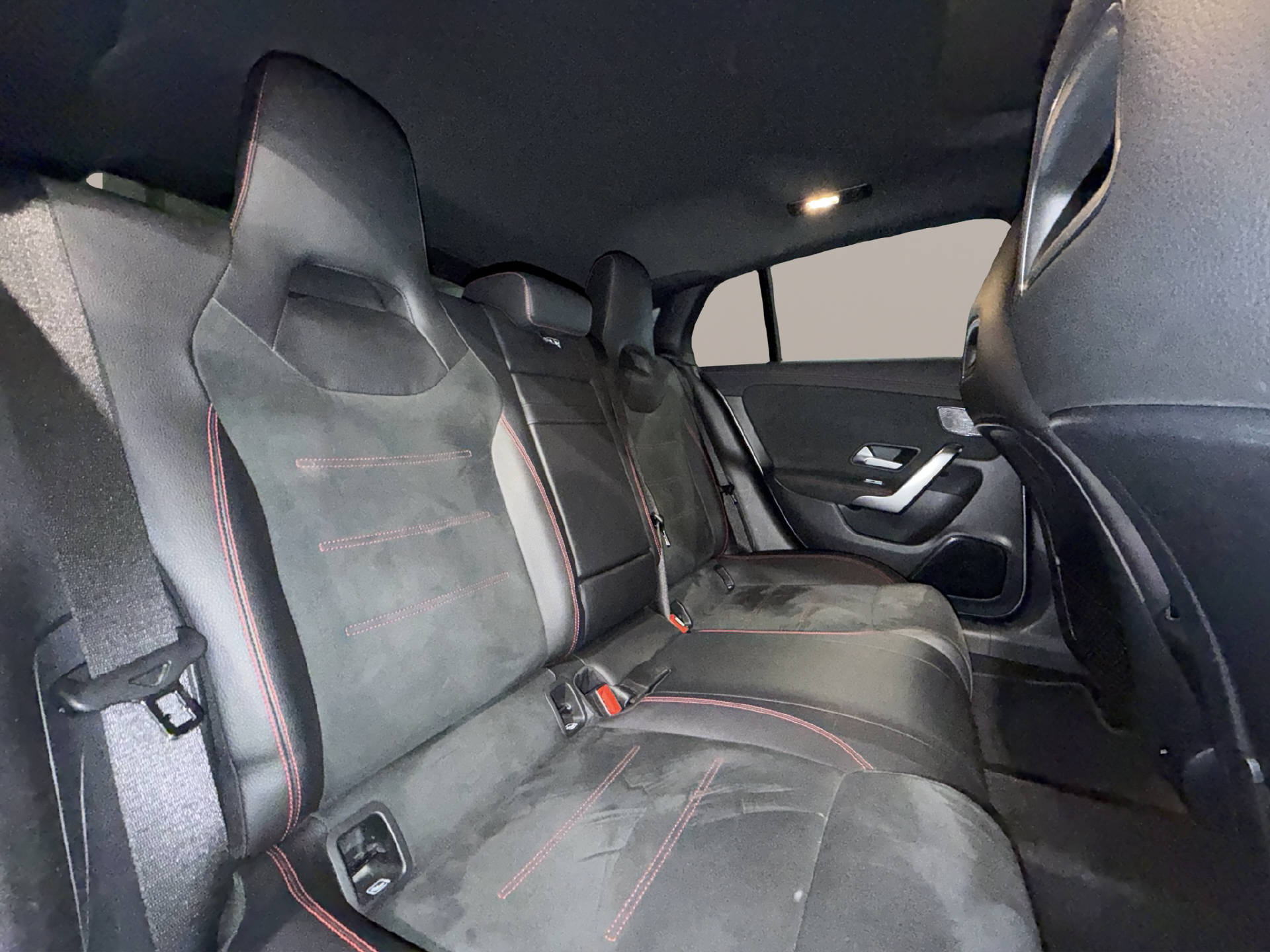 MERCEDES-BENZ CLA 220 d AMG Line 4matic Shooting Brake-image-16