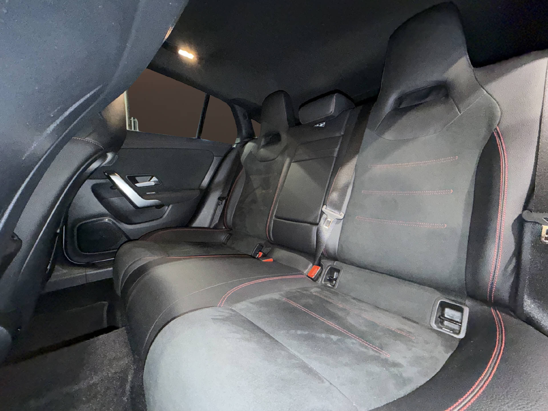 MERCEDES-BENZ CLA 220 d AMG Line 4matic Shooting Brake-image-11
