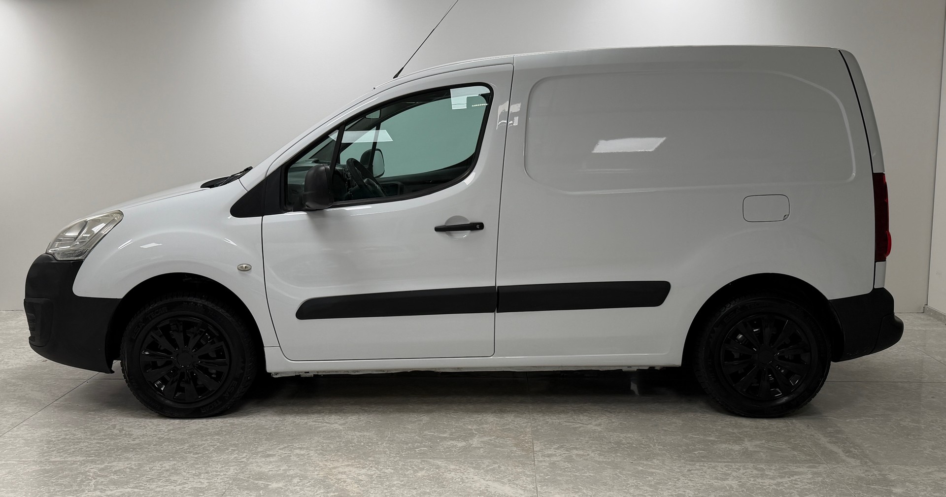CITROEN Berlingo 1.6 HDi 600 Komfort mit Fahrzeugeinrichtung-showroom-element-1