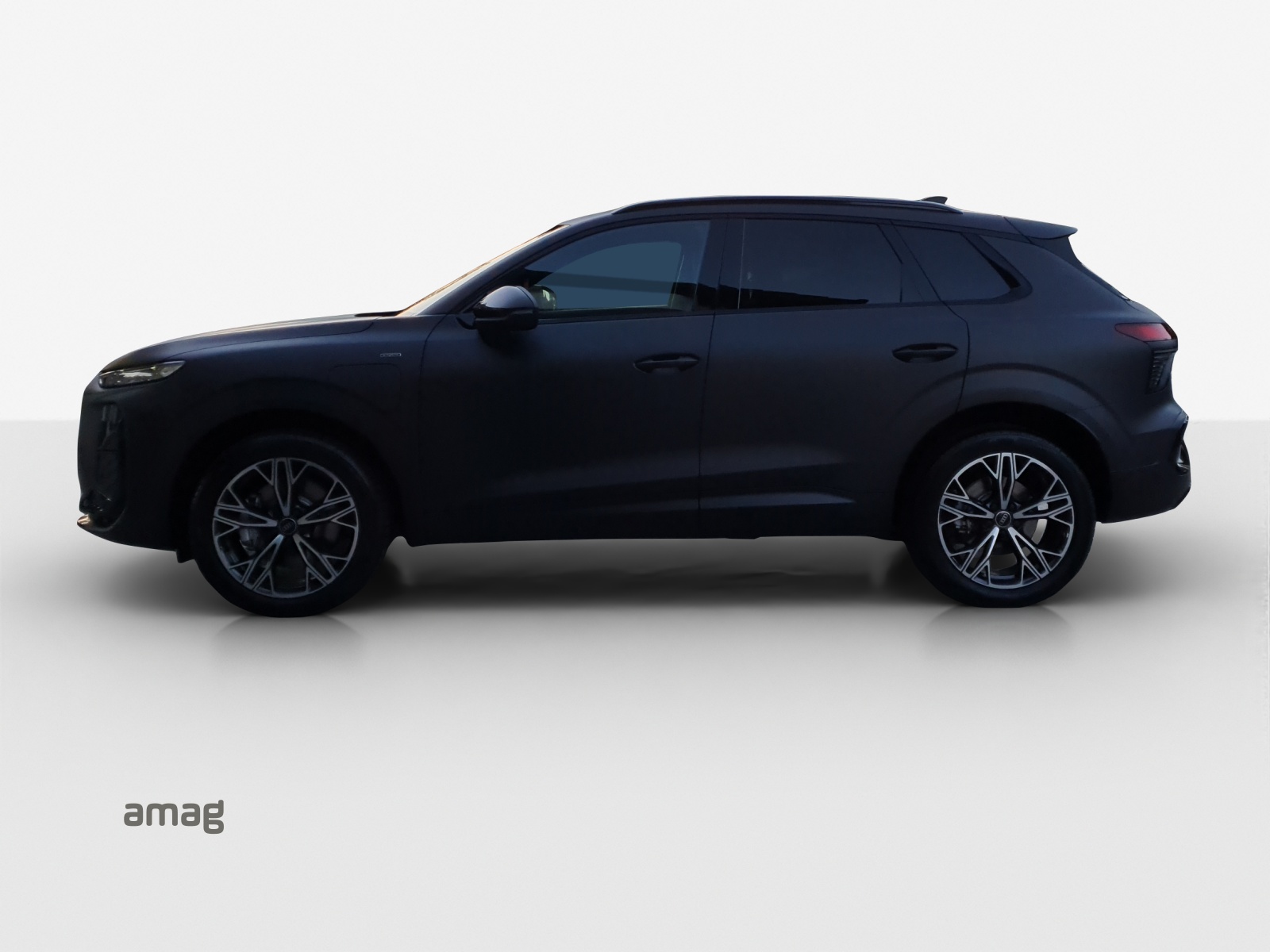 AUDI Q3 SUV e-hybrid 200 kW S tronig-image-1