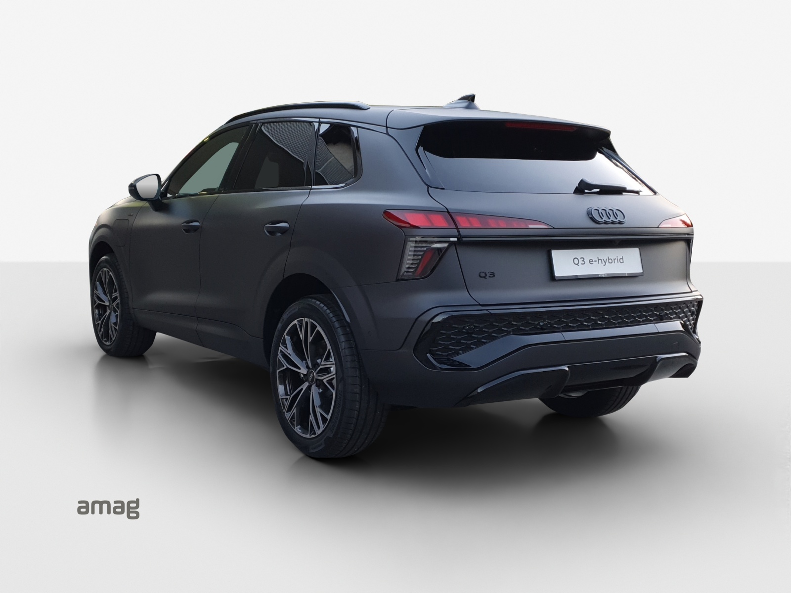 AUDI Q3 SUV e-hybrid 200 kW S tronig-image-2
