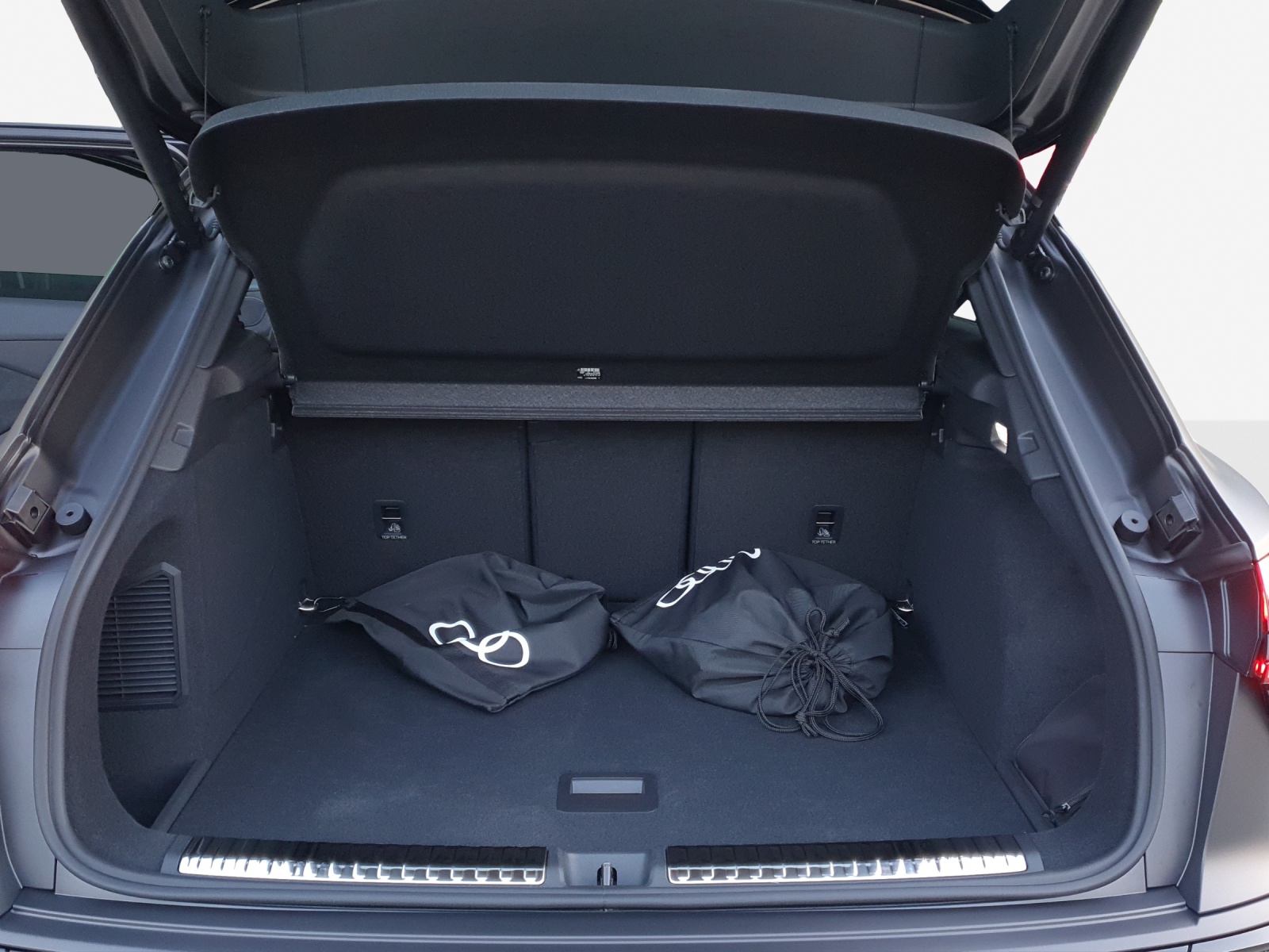 AUDI Q3 SUV e-hybrid 200 kW S tronig-image-12