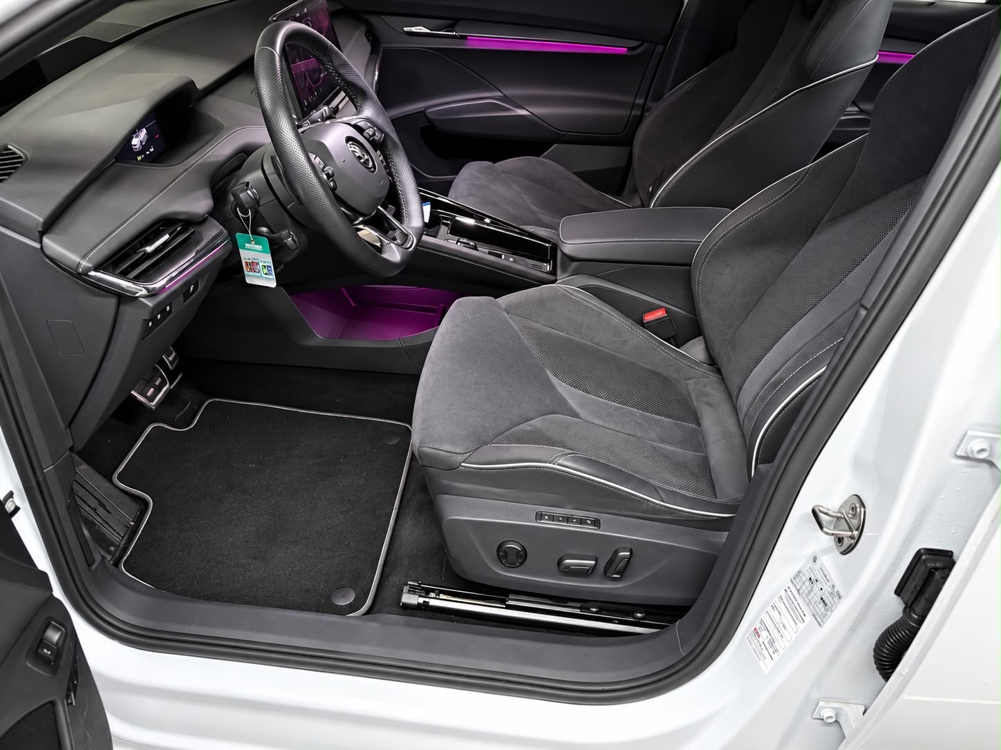 SKODA Enyaq iV 80x SportLine-image-10