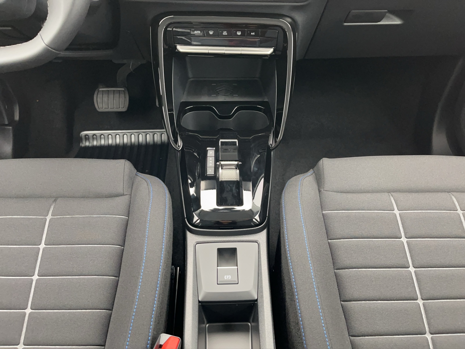 CITROEN C3 1.2 Hybrid Tonic+-image-13