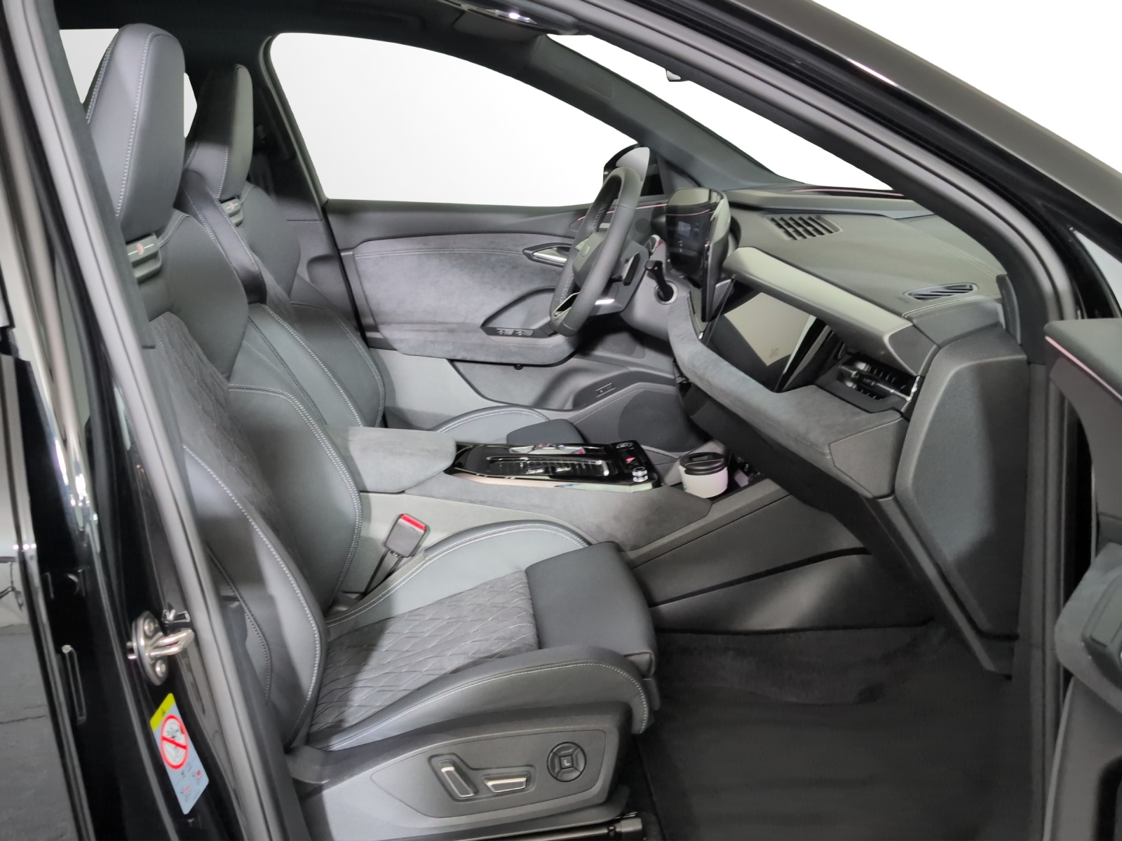 AUDI Q6 e-tron quattro-image-6