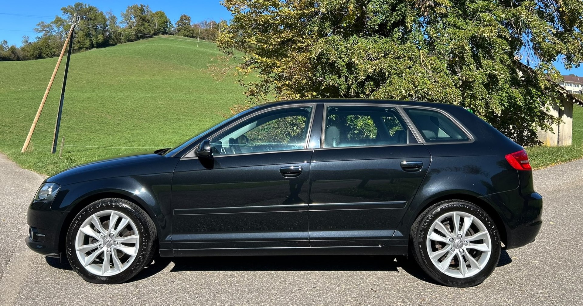 AUDI A3 Sportback 1.4 TFSI Attraction S-tronic-image-1