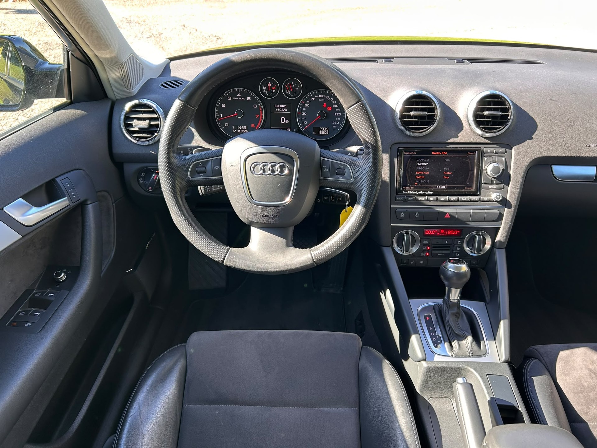 AUDI A3 Sportback 1.4 TFSI Attraction S-tronic-image-16