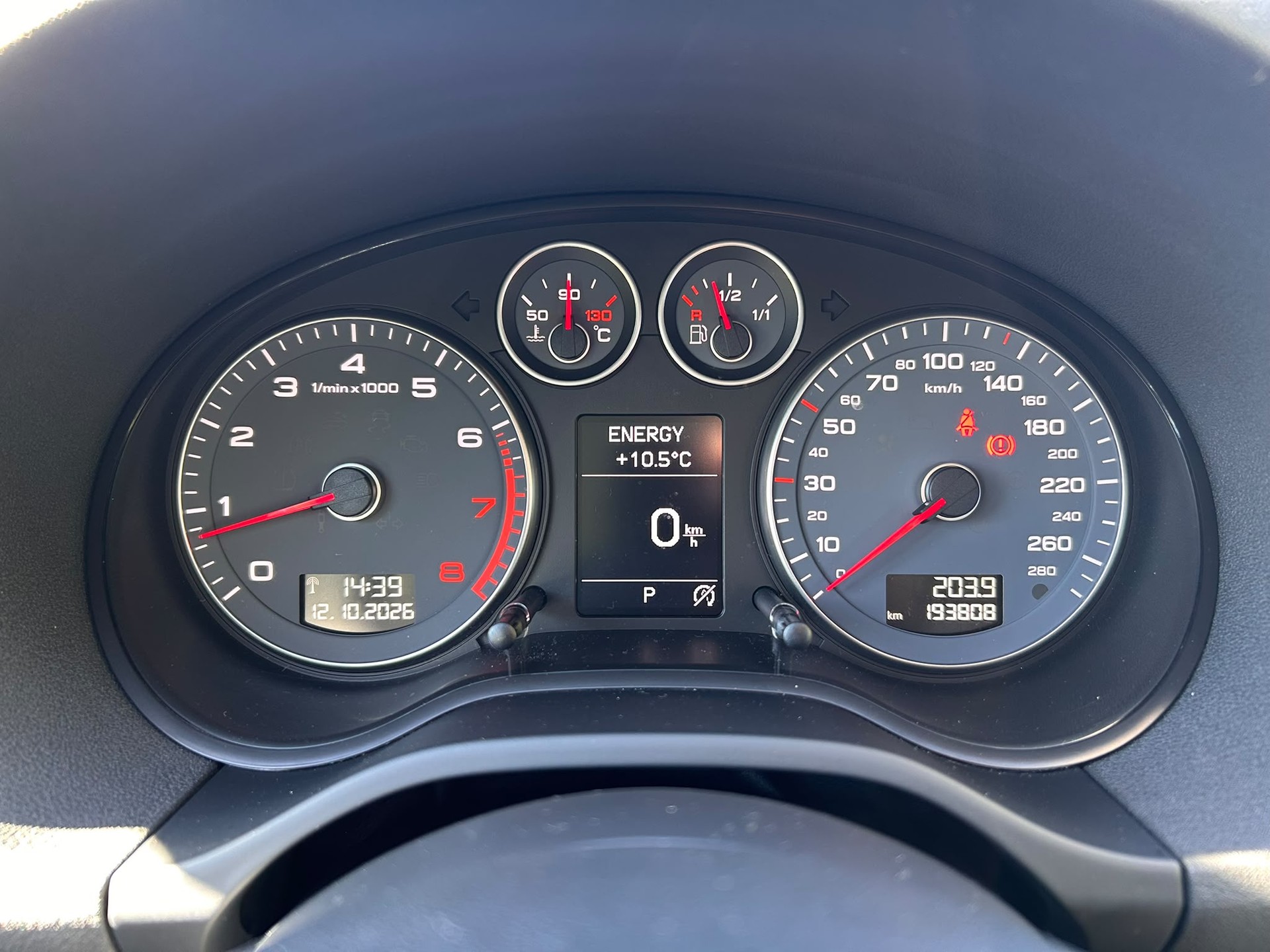 AUDI A3 Sportback 1.4 TFSI Attraction S-tronic-image-18