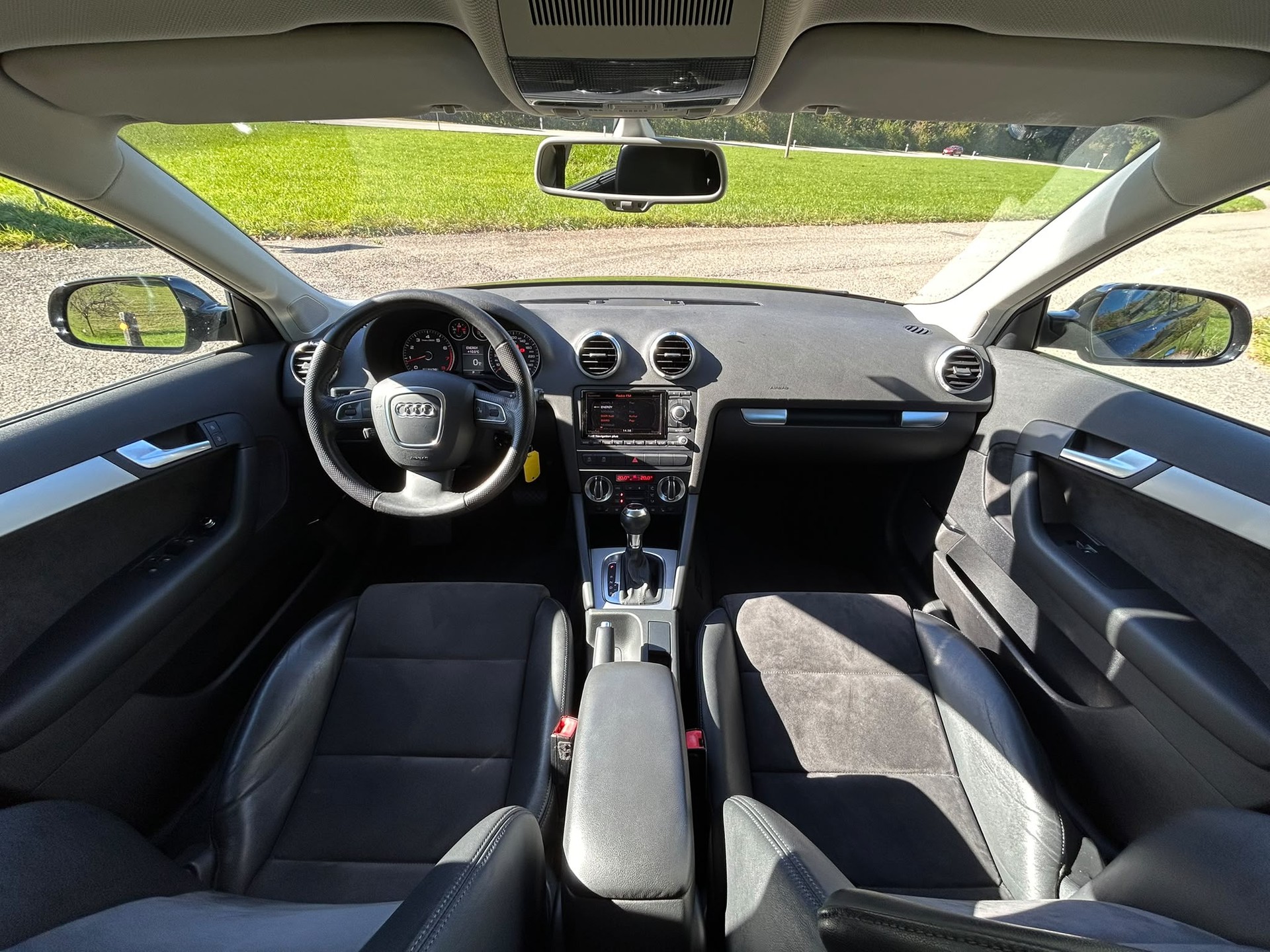 AUDI A3 Sportback 1.4 TFSI Attraction S-tronic-image-15