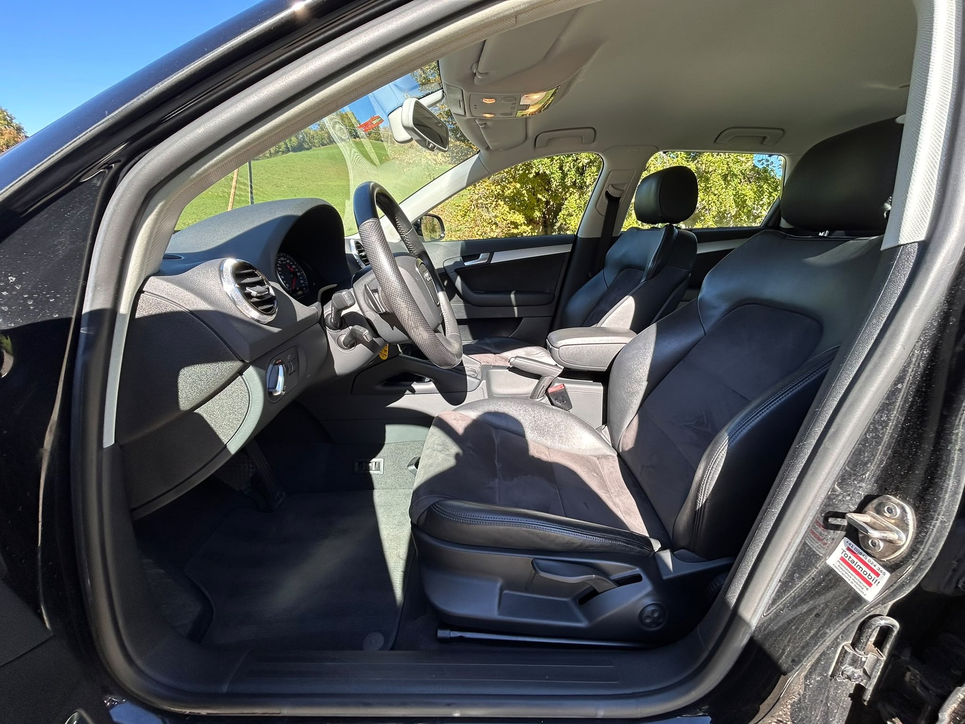 AUDI A3 Sportback 1.4 TFSI Attraction S-tronic-image-13
