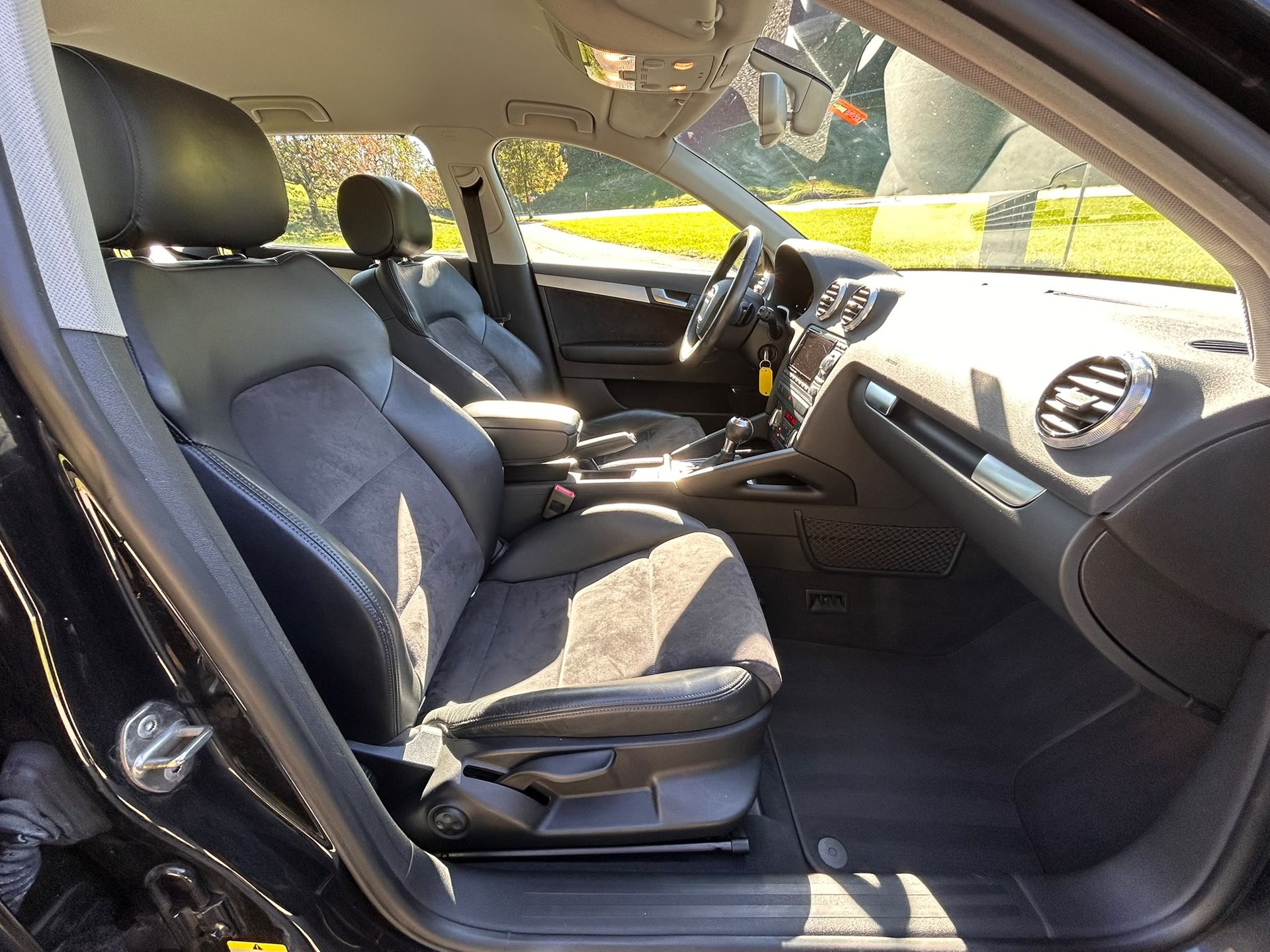 AUDI A3 Sportback 1.4 TFSI Attraction S-tronic-image-10