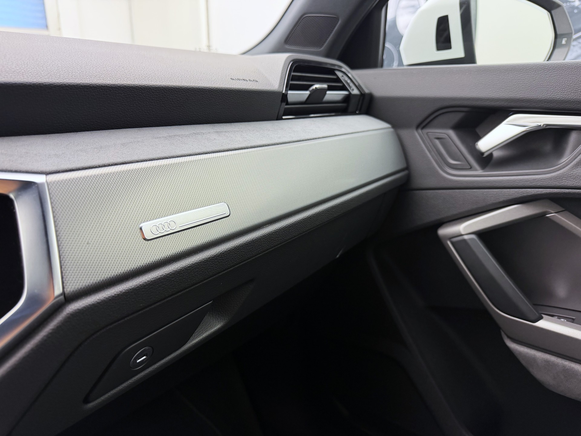 AUDI Q3 35 TFSI S-tronic-image-18