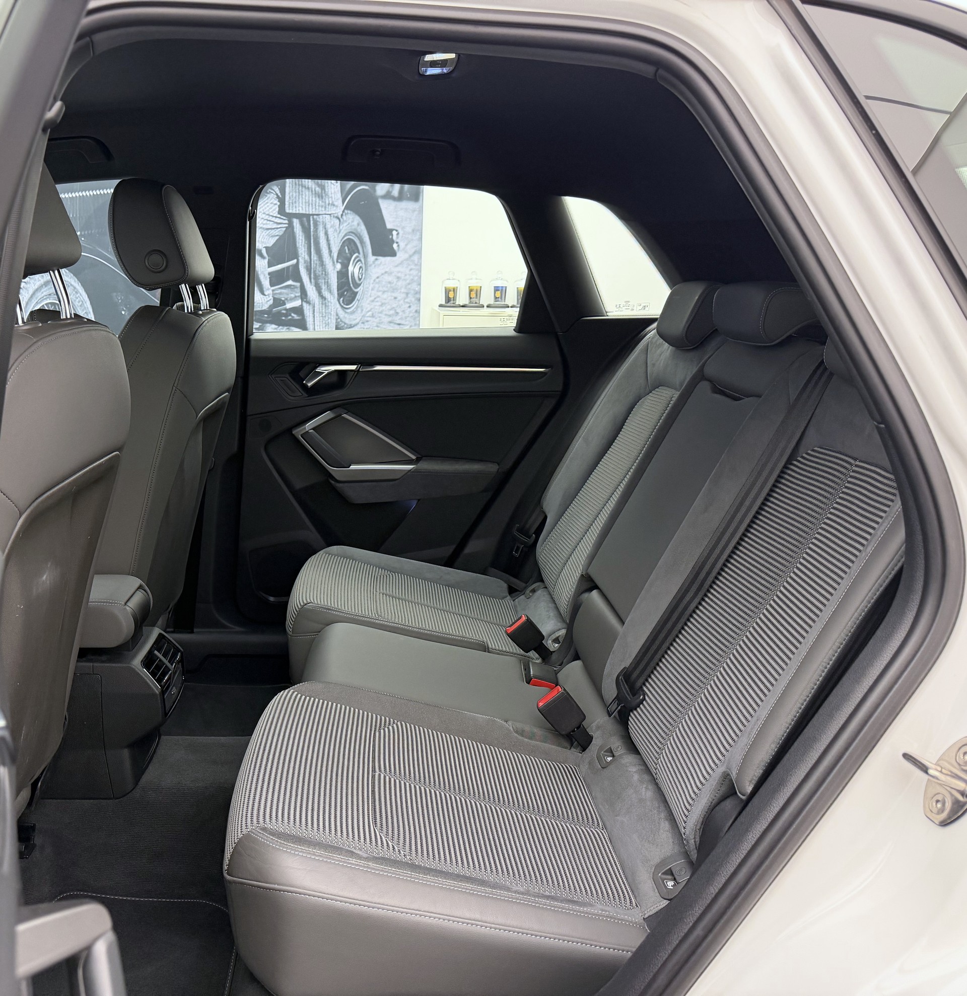 AUDI Q3 35 TFSI S-tronic-image-19