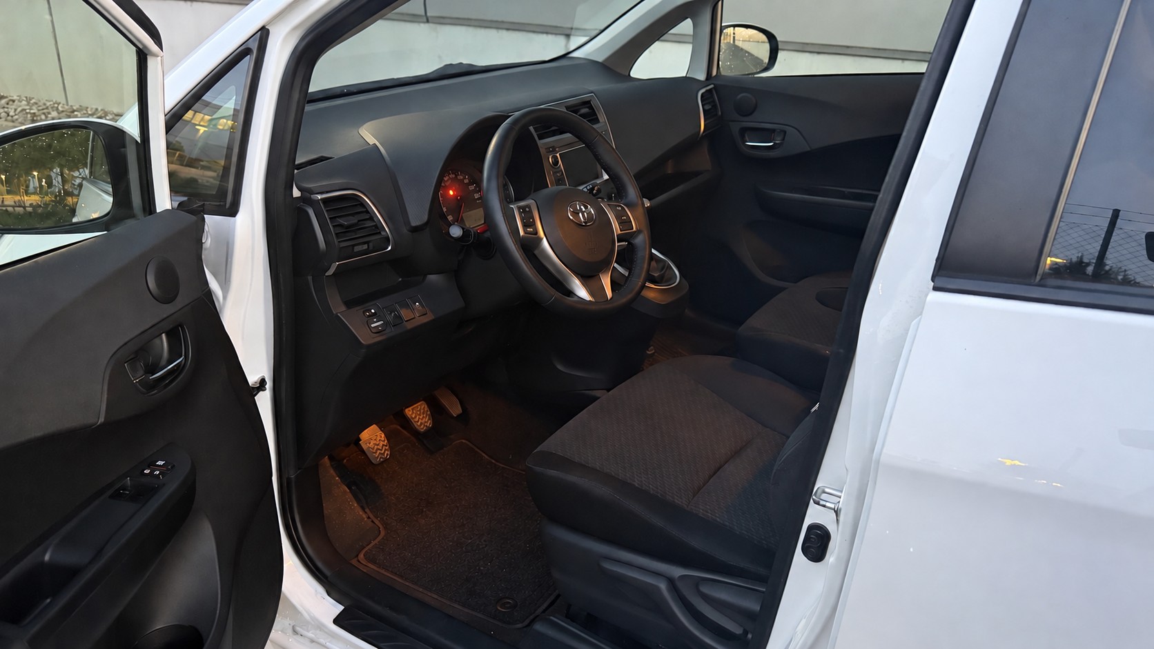 TOYOTA Verso-S 1.33 Luna *Frisch MFK*-image-7