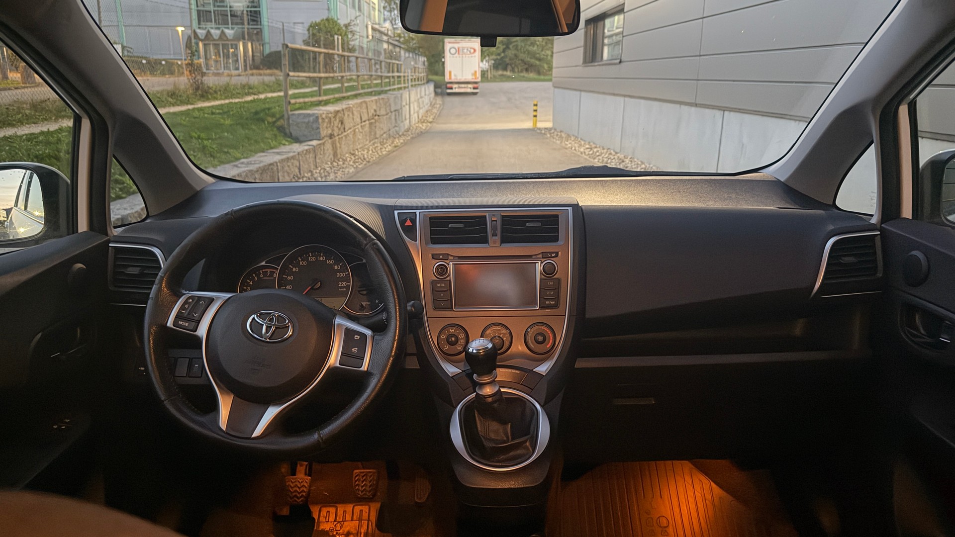 TOYOTA Verso-S 1.33 Luna *Frisch MFK*-image-9