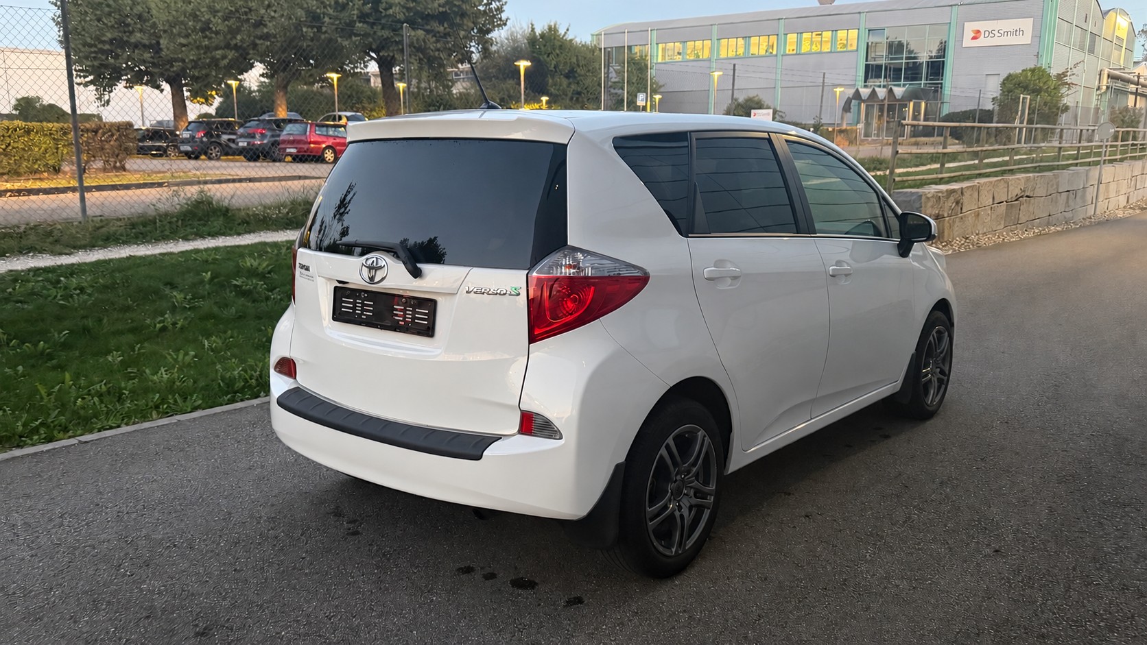 TOYOTA Verso-S 1.33 Luna *Frisch MFK*-image-4