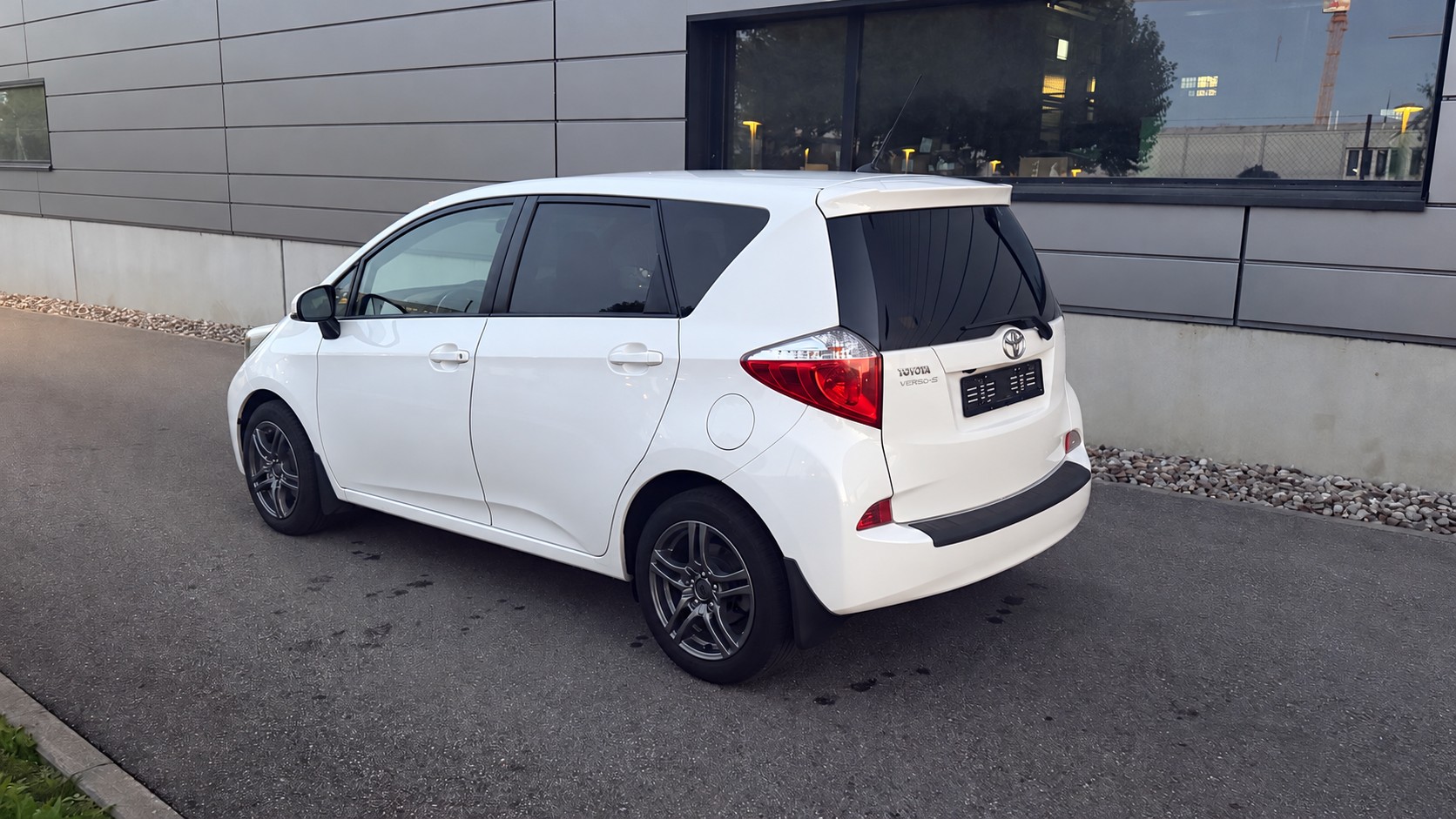 TOYOTA Verso-S 1.33 Luna *Frisch MFK*-image-2