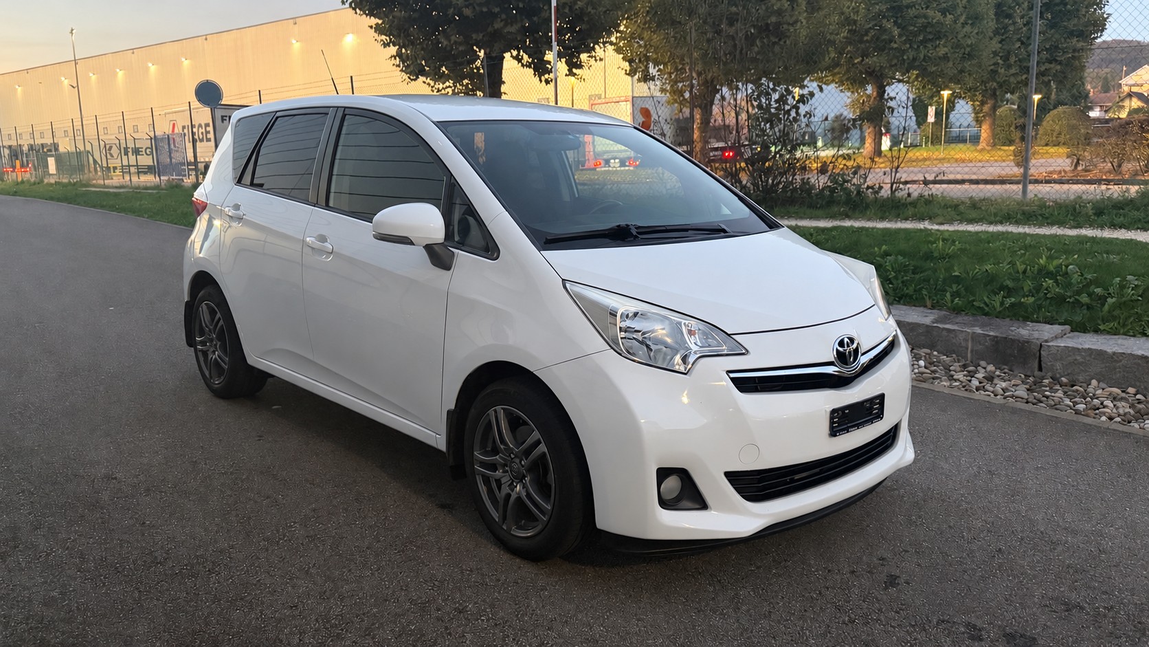 TOYOTA Verso-S 1.33 Luna *Frisch MFK*-image-5