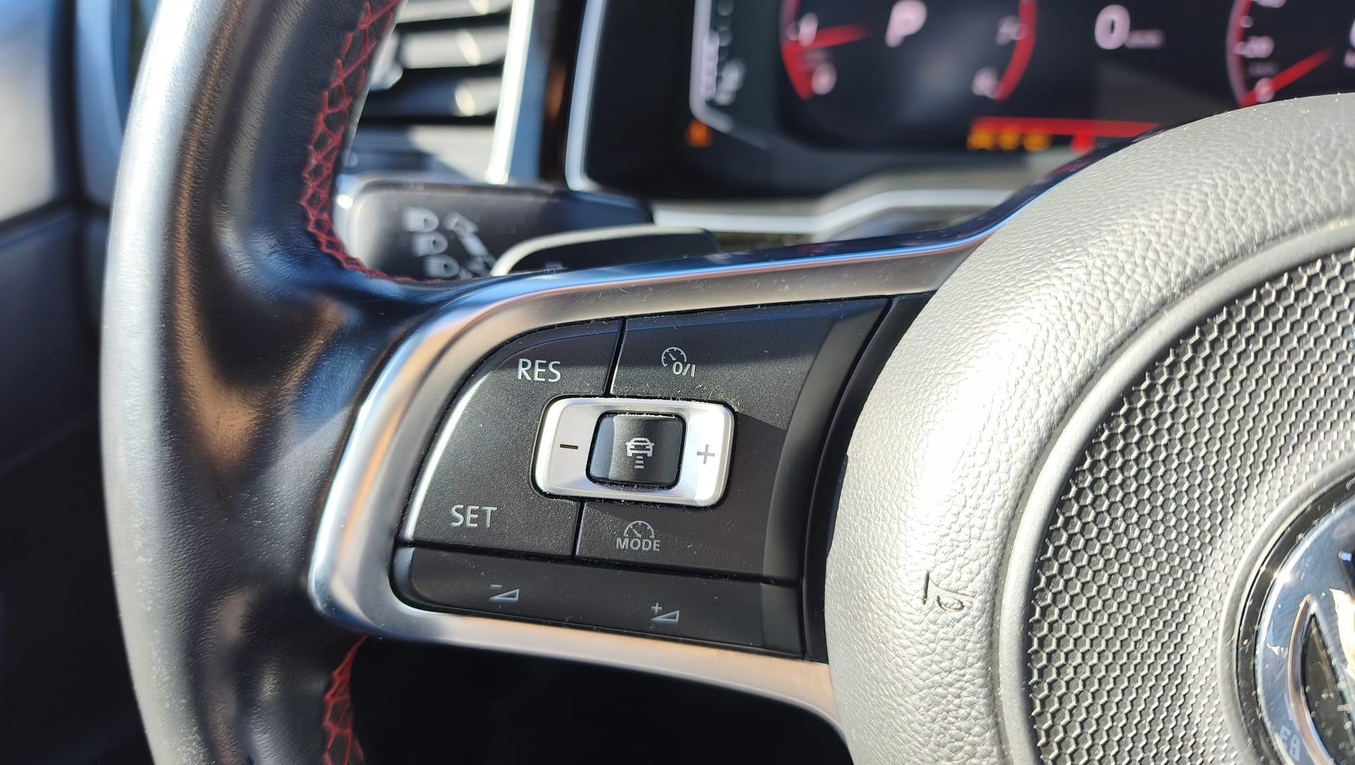 VW Polo 2.0 TSI GTI DSG-image-9