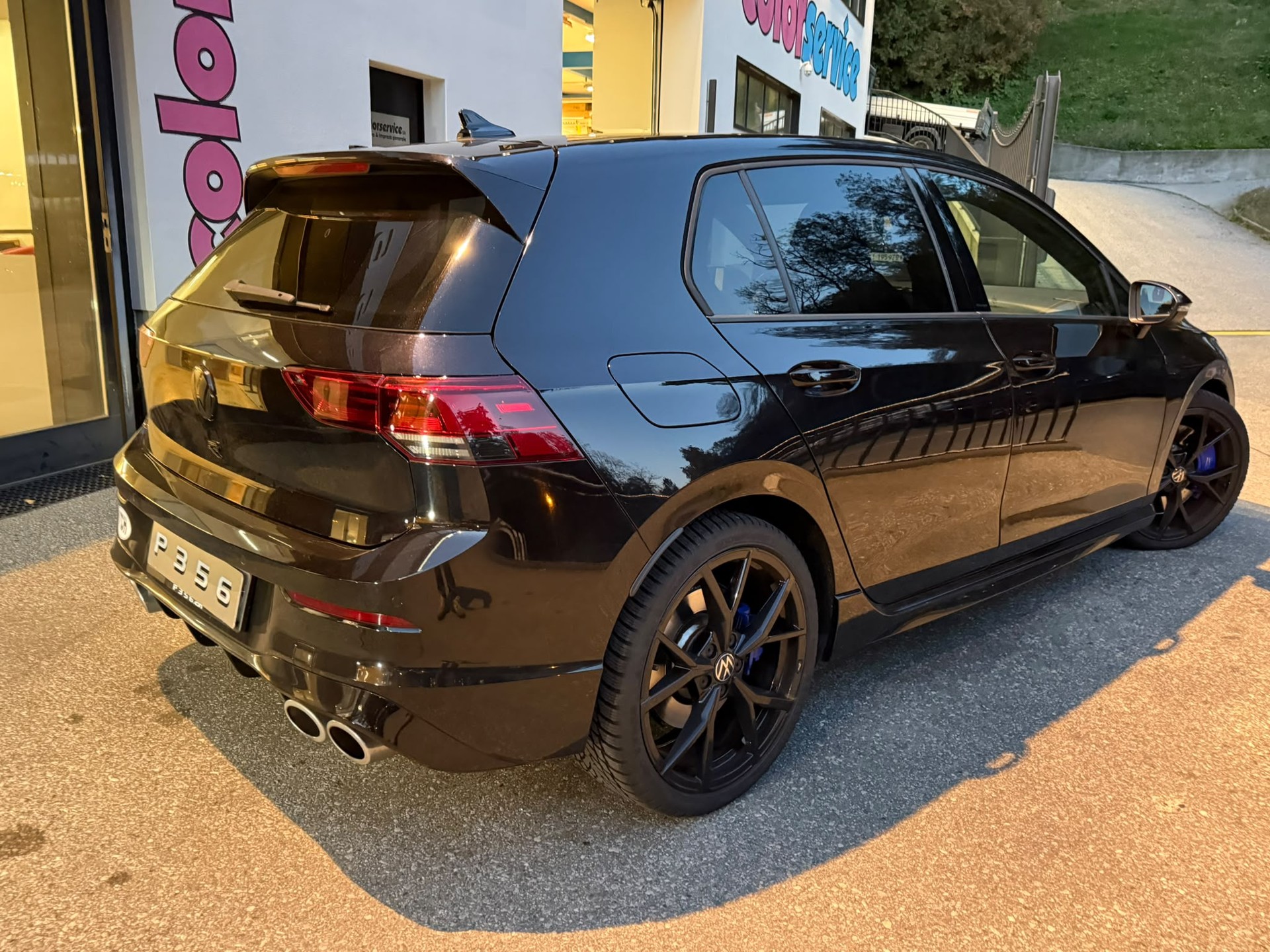 VW Golf 2.0 TSI R DSG 4Motion-image-4