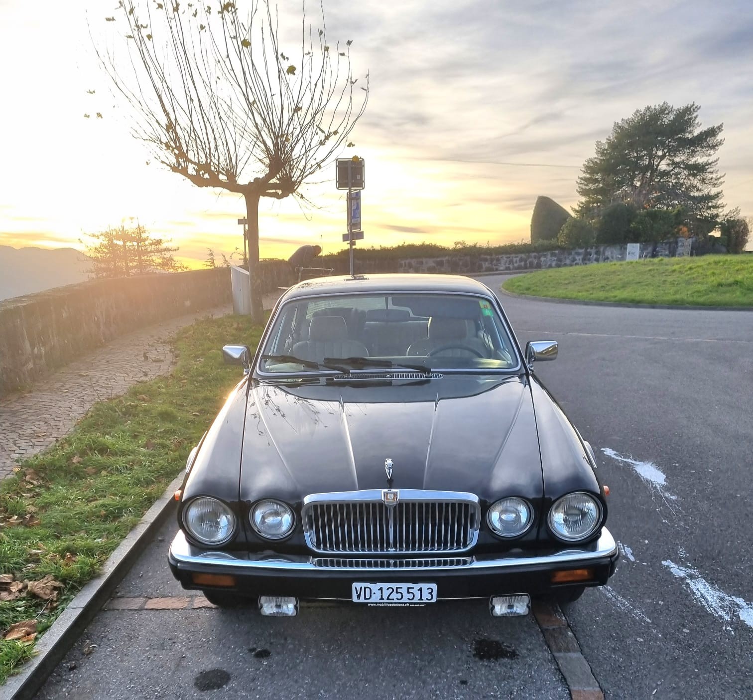 JAGUAR XJ12 5.3 HE Sovereign-image-1