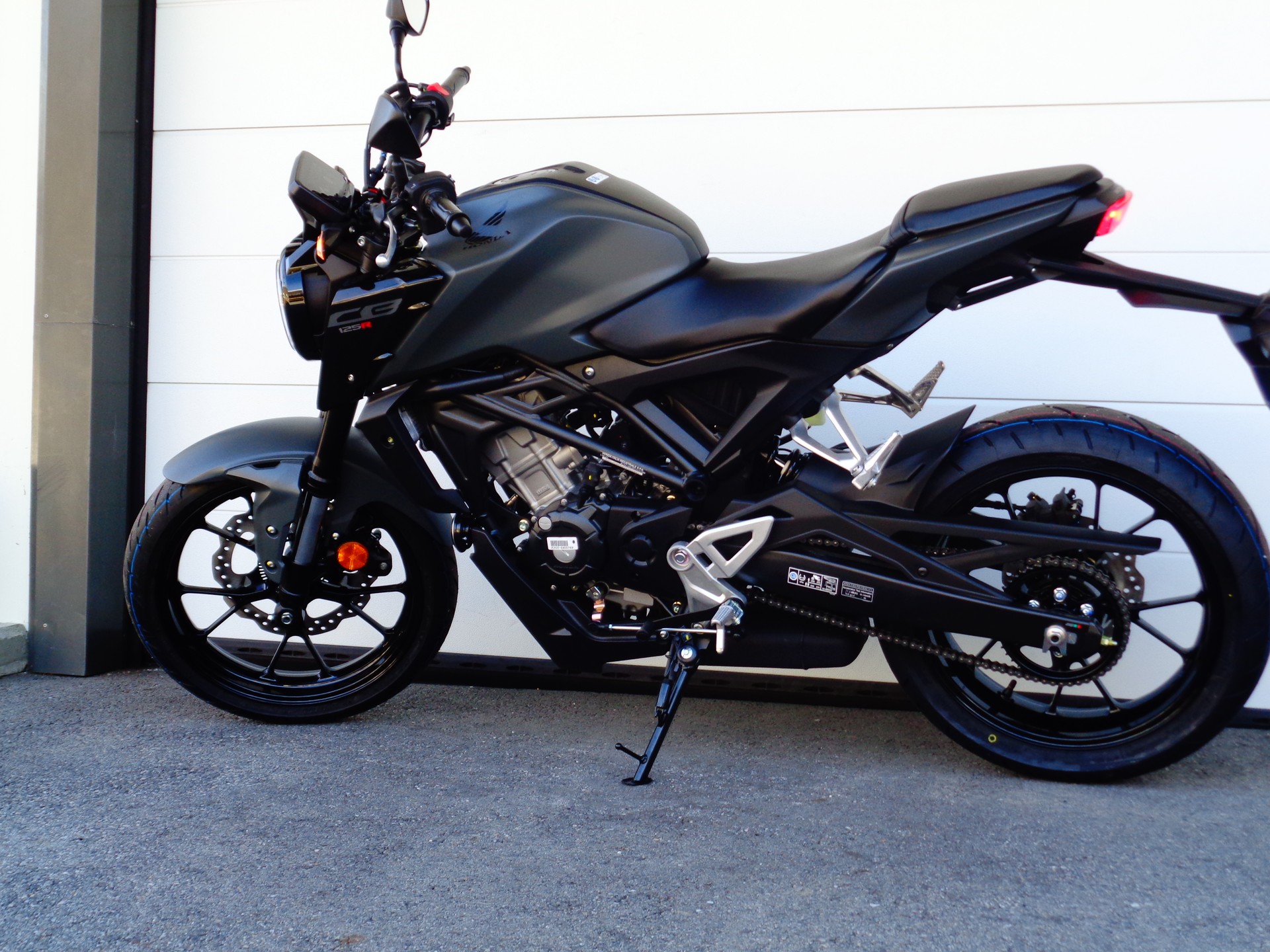 HONDA CB 125 R A-showroom-element-1