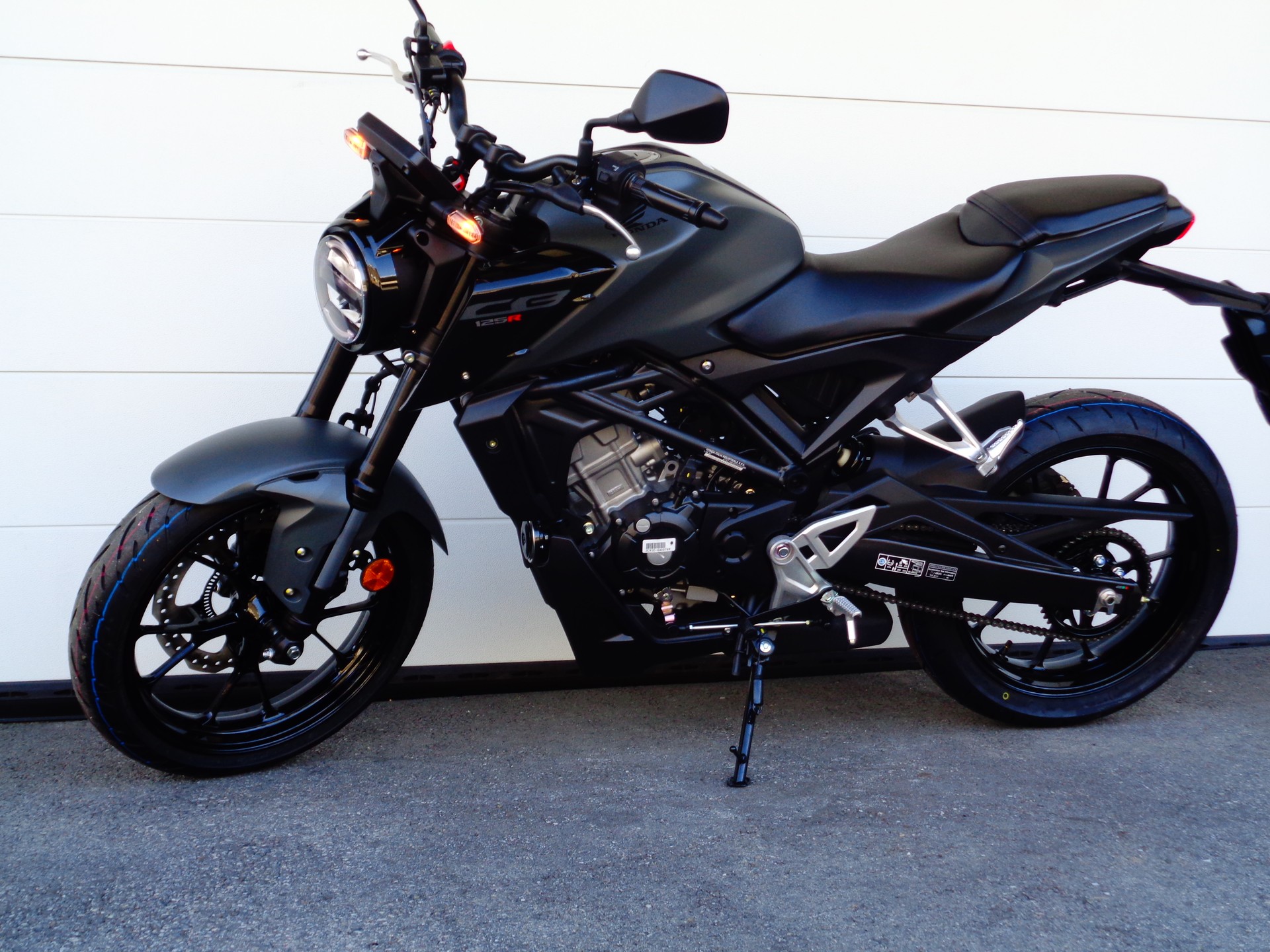 HONDA CB 125 R A-showroom-element-2