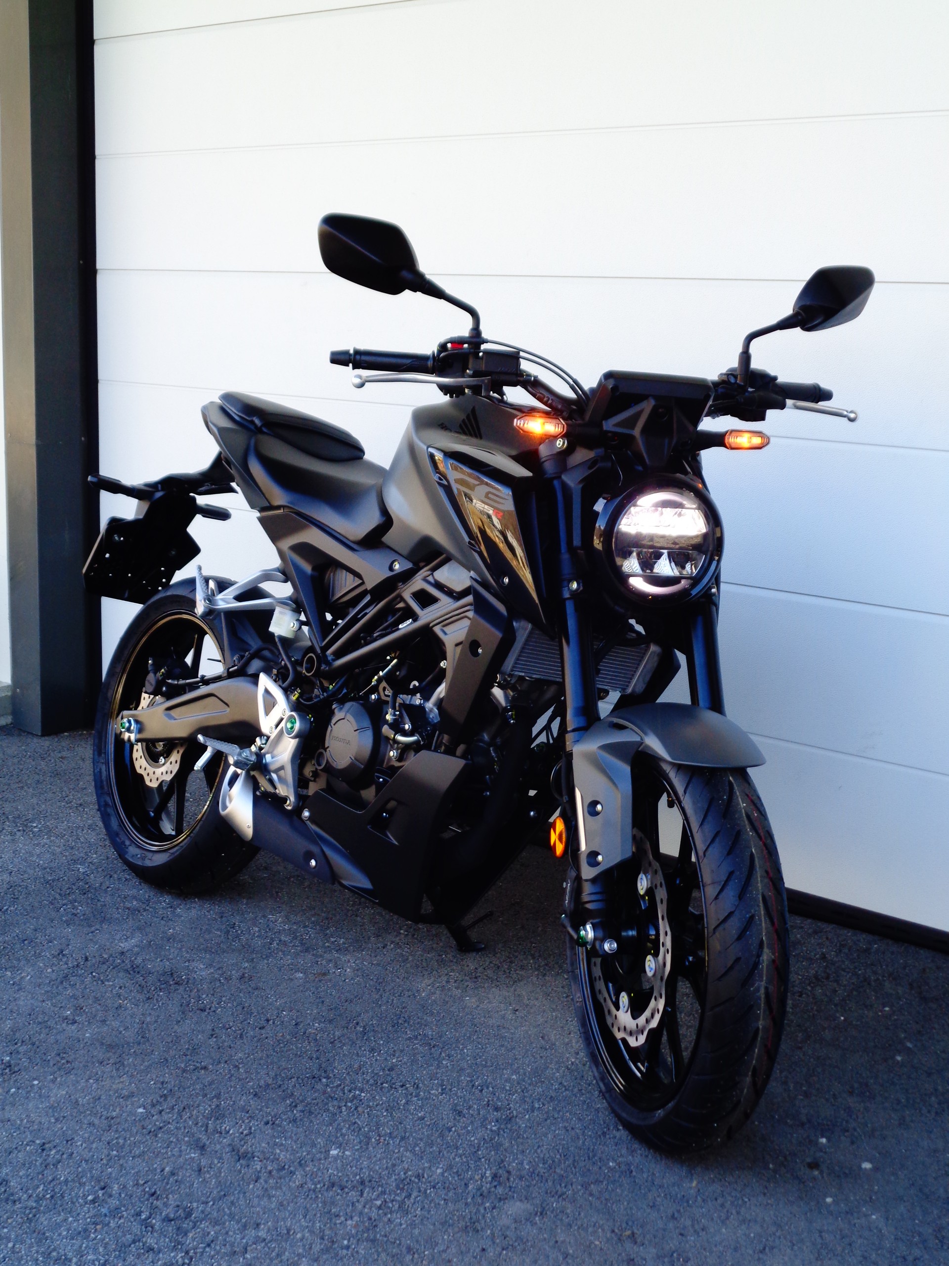 HONDA CB 125 R A-showroom-element-3