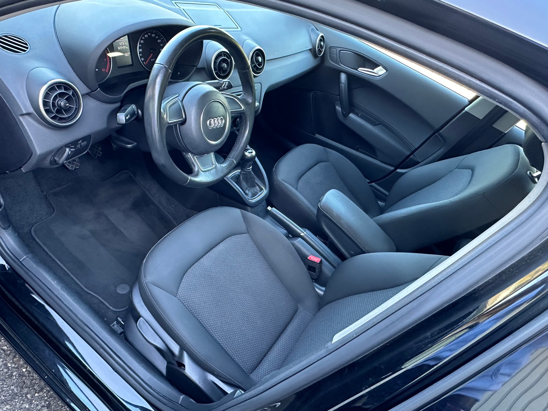 AUDI A1 Sportback 1.2 TFSI Attraction-image-6