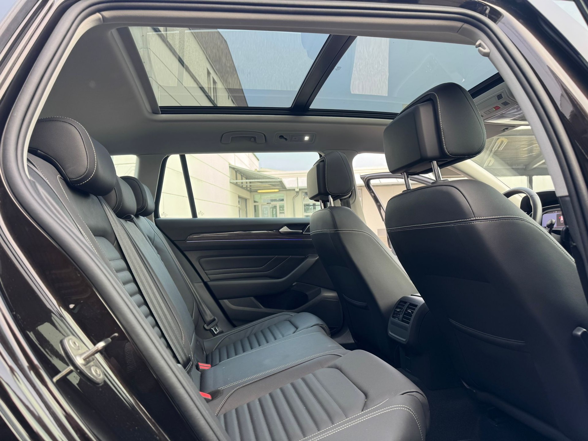 VW Passat Variant 1.4 TSI GTE Hybrid DSG-image-11