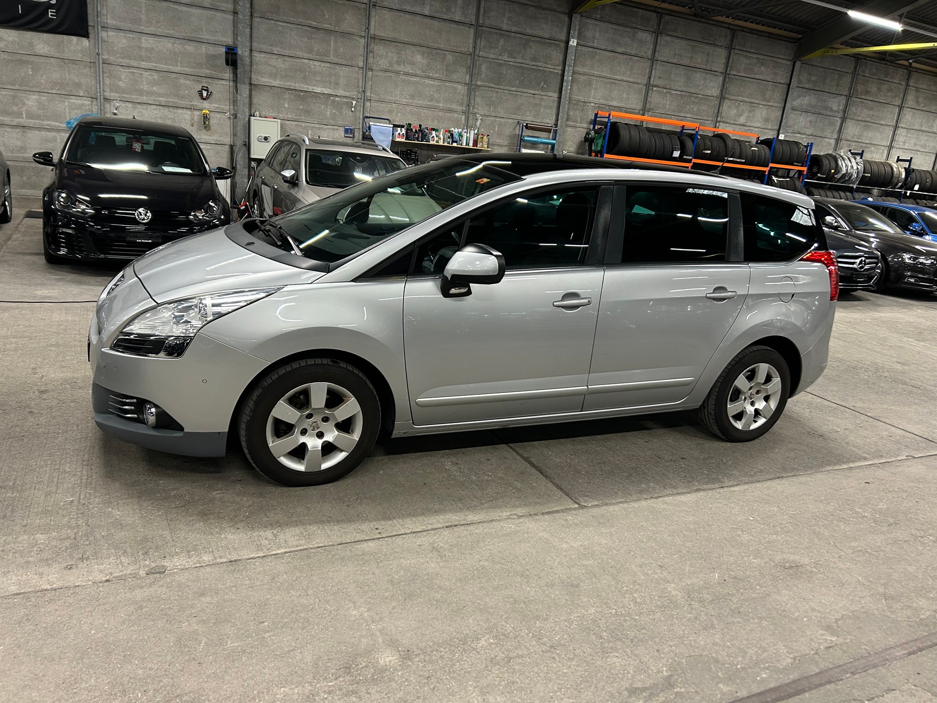 PEUGEOT 5008 1.6 HDI Business-image-8