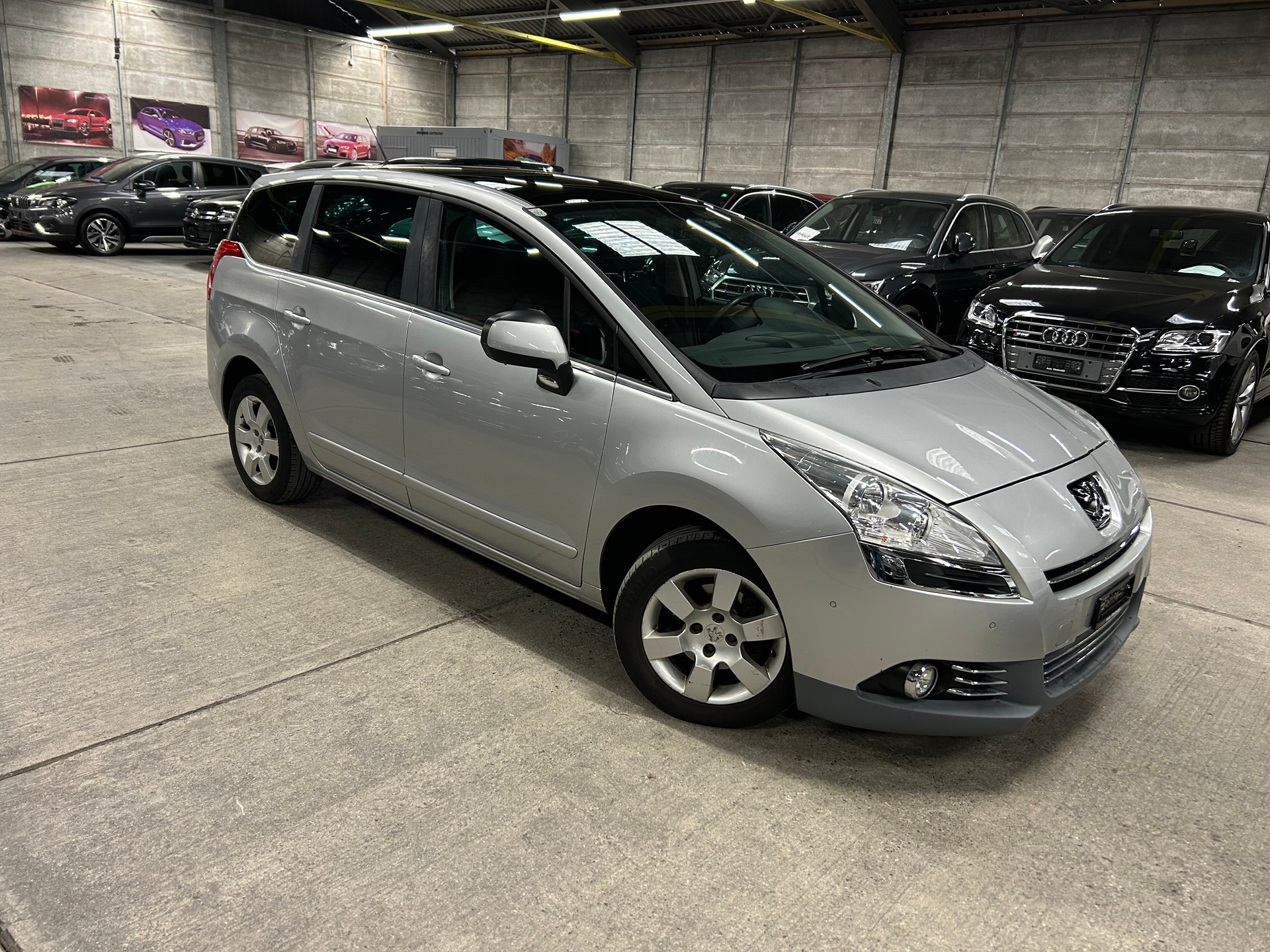 PEUGEOT 5008 1.6 HDI Business-image-0