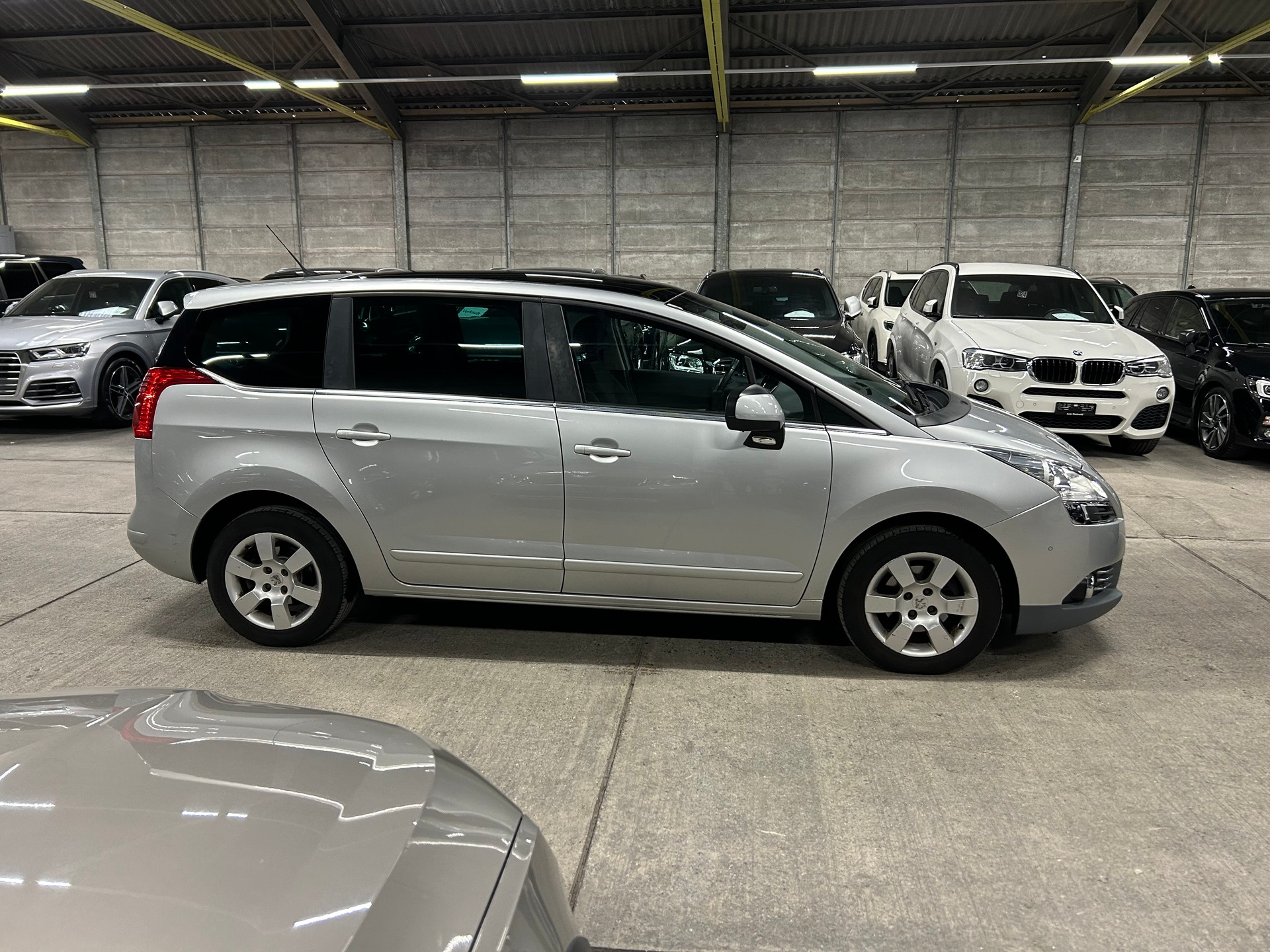 PEUGEOT 5008 1.6 HDI Business-image-2
