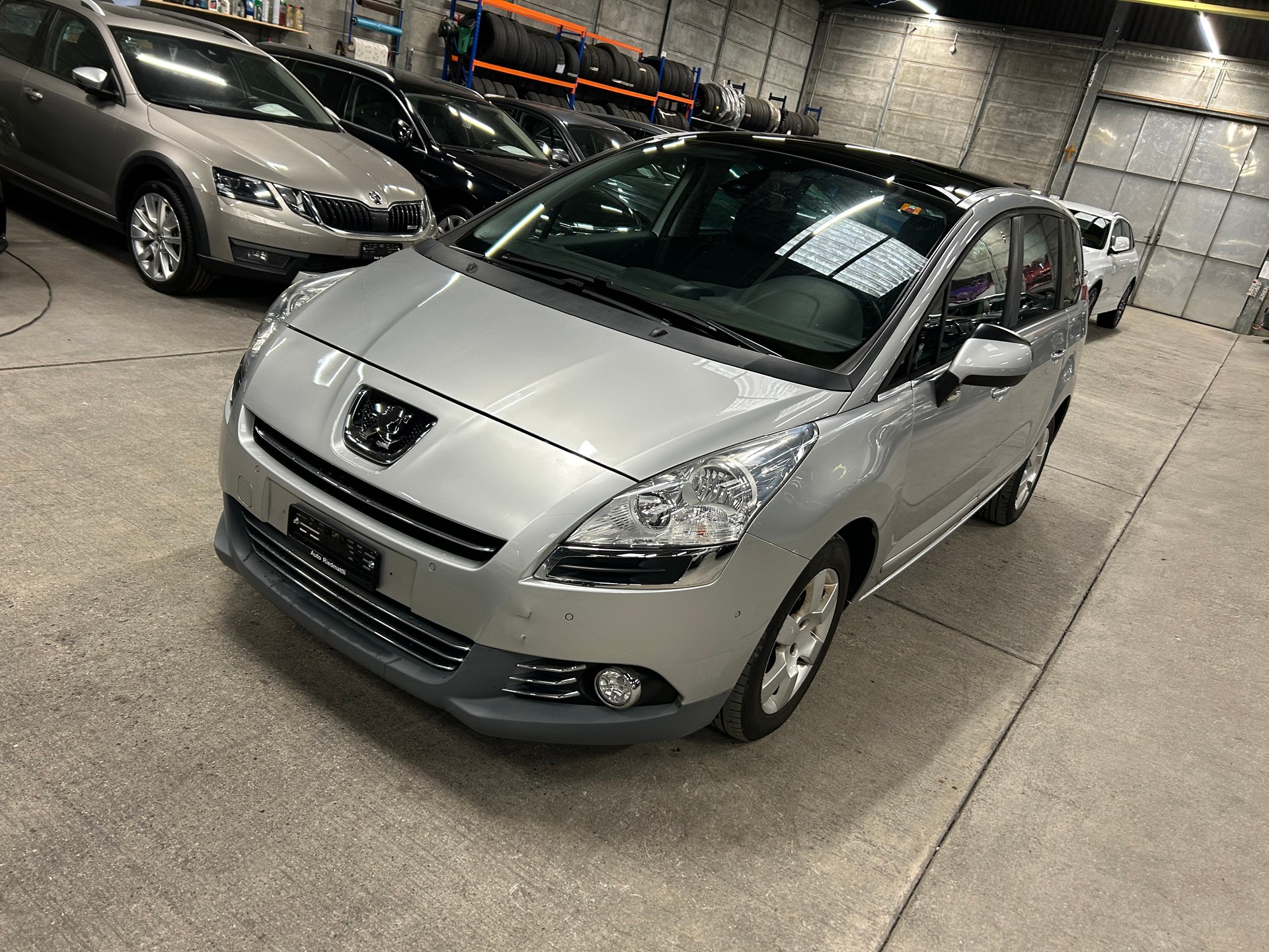 PEUGEOT 5008 1.6 HDI Business-image-9
